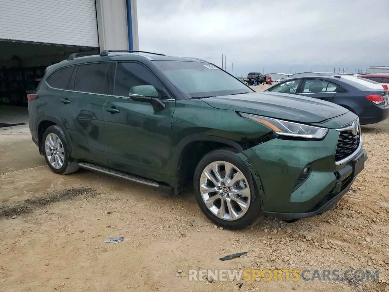 4 Photograph of a damaged car 5TDYARAH5RS536980 TOYOTA HIGHLANDER 2024