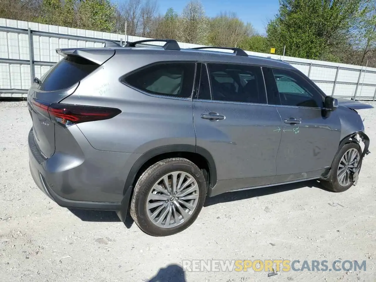 3 Photograph of a damaged car 5TDKBRCH0SS656532 TOYOTA HIGHLANDER 2025