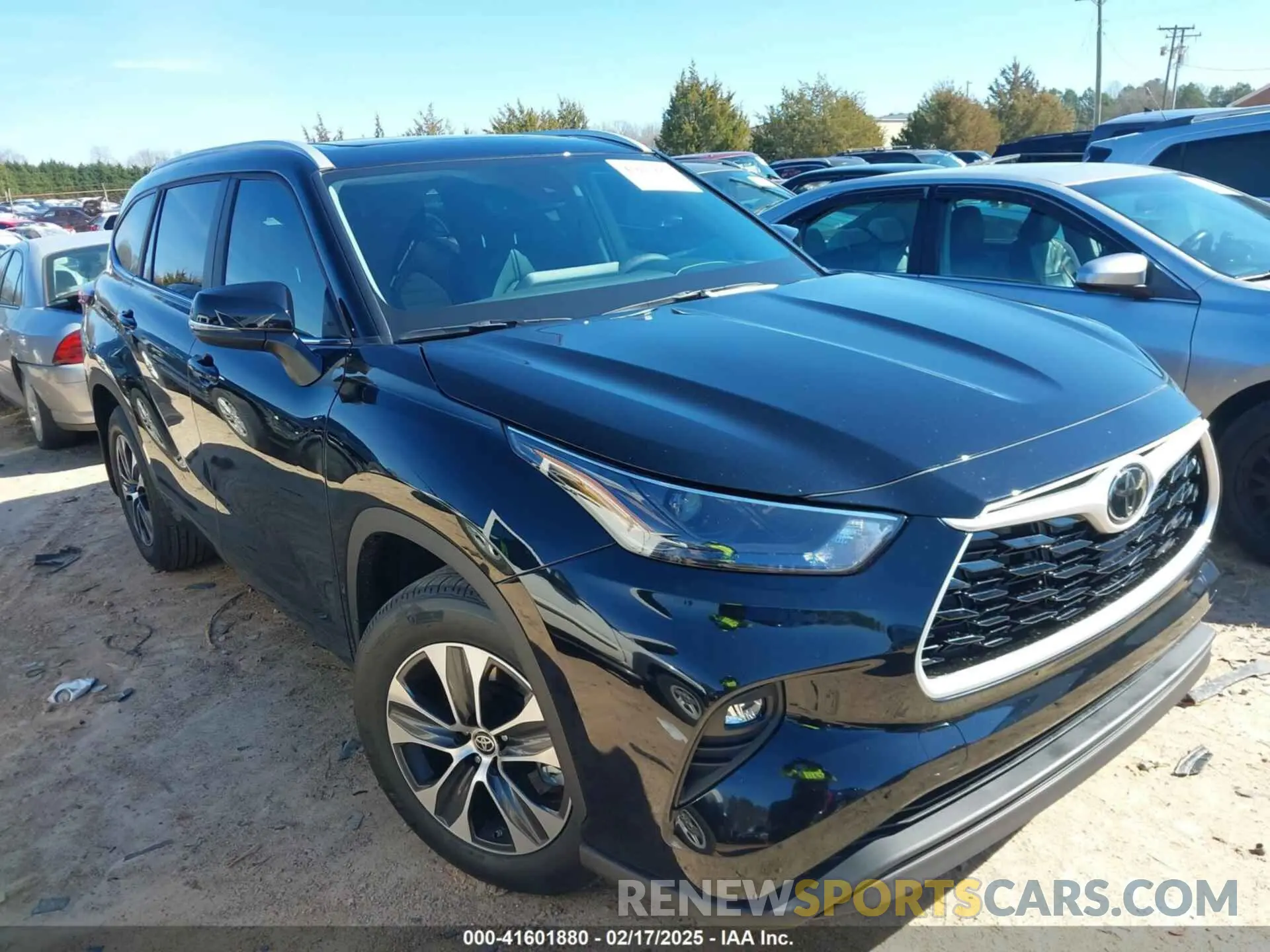 1 Photograph of a damaged car 5TDKDRAH8SS551248 TOYOTA HIGHLANDER 2025