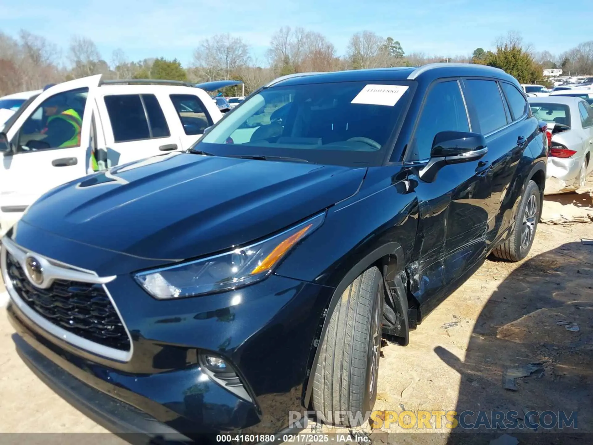 2 Photograph of a damaged car 5TDKDRAH8SS551248 TOYOTA HIGHLANDER 2025