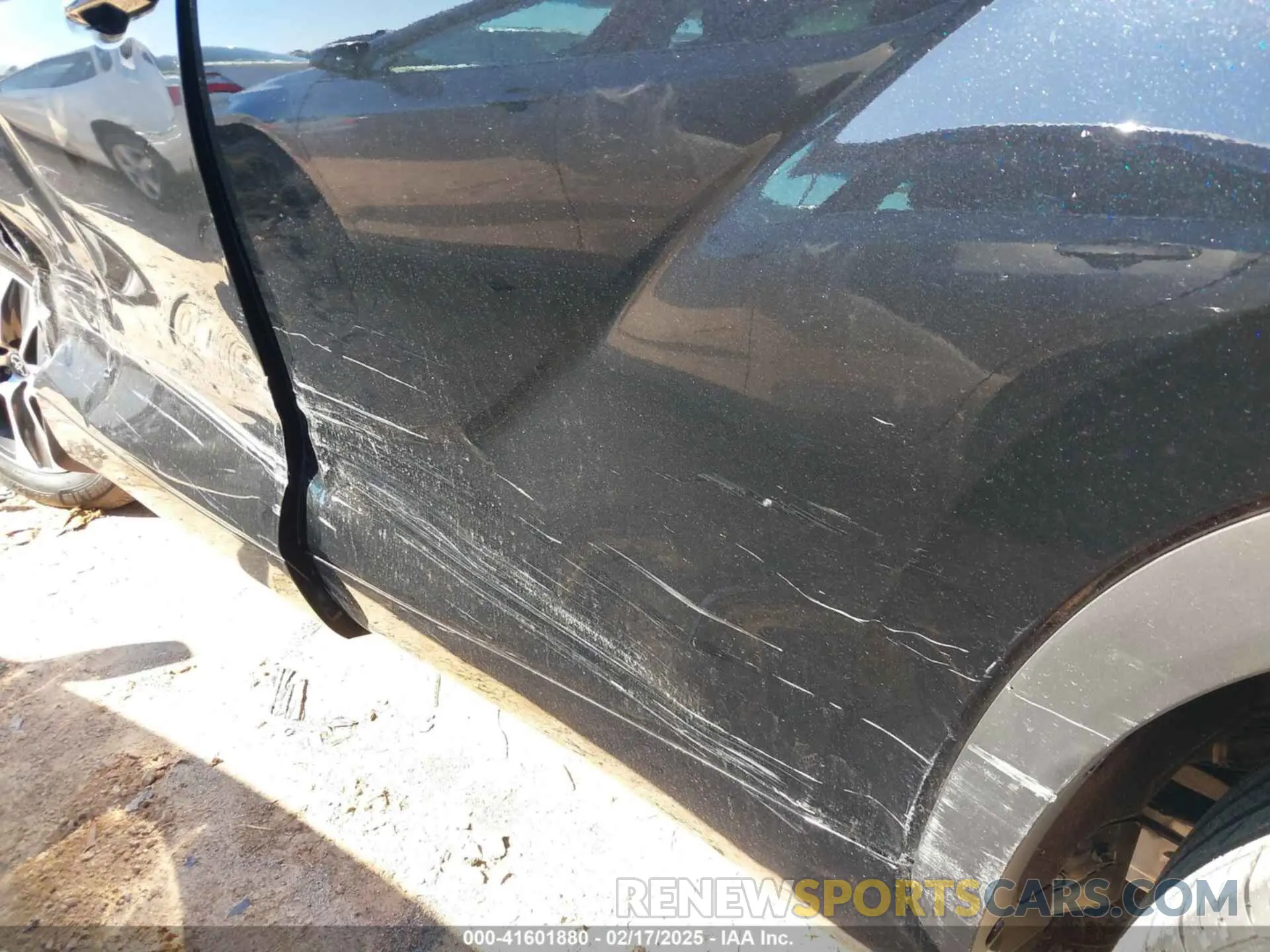 21 Photograph of a damaged car 5TDKDRAH8SS551248 TOYOTA HIGHLANDER 2025