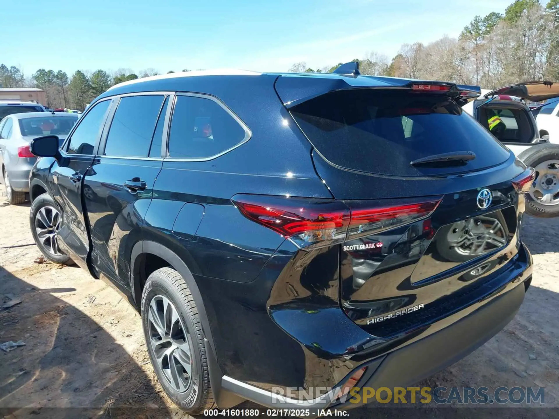 3 Photograph of a damaged car 5TDKDRAH8SS551248 TOYOTA HIGHLANDER 2025