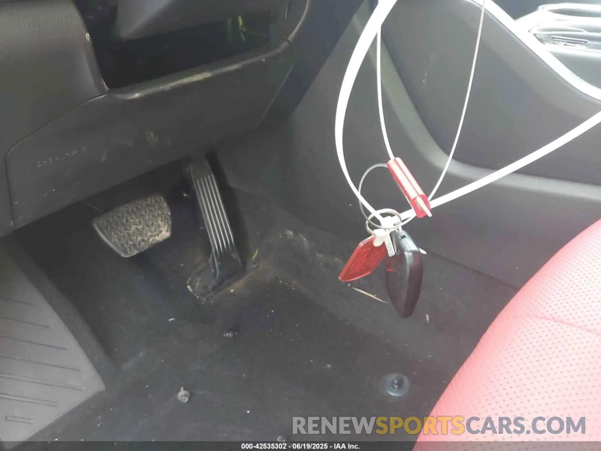 11 Photograph of a damaged car 5TDKDRBH2SS583000 TOYOTA HIGHLANDER 2025