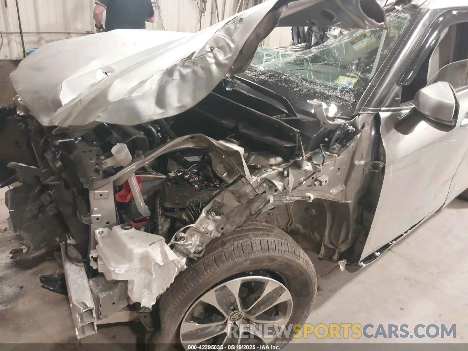 13 Photograph of a damaged car 5TDKDRBH9SS576156 TOYOTA HIGHLANDER 2025