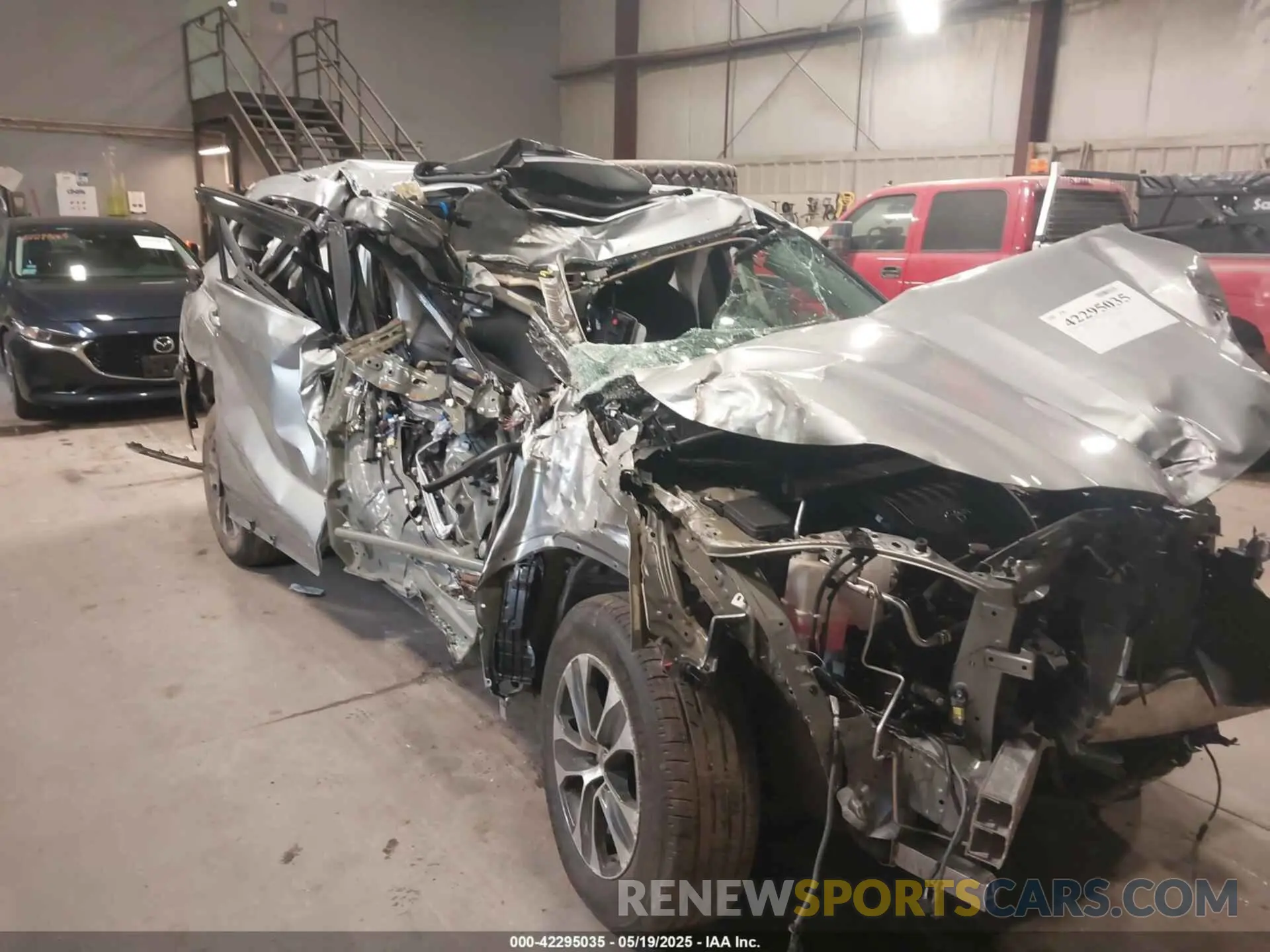 6 Photograph of a damaged car 5TDKDRBH9SS576156 TOYOTA HIGHLANDER 2025