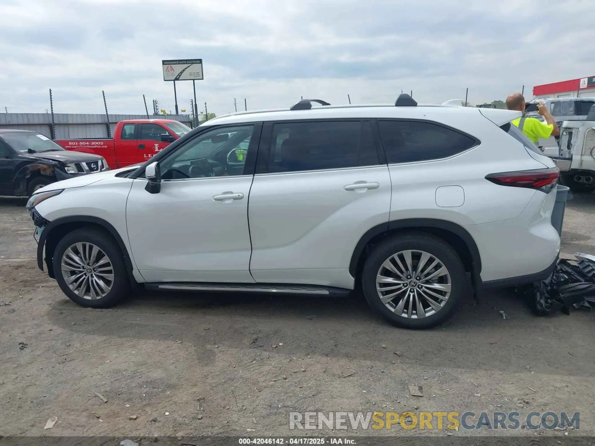 15 Photograph of a damaged car 5TDKDRBHXSS01A236 TOYOTA HIGHLANDER 2025