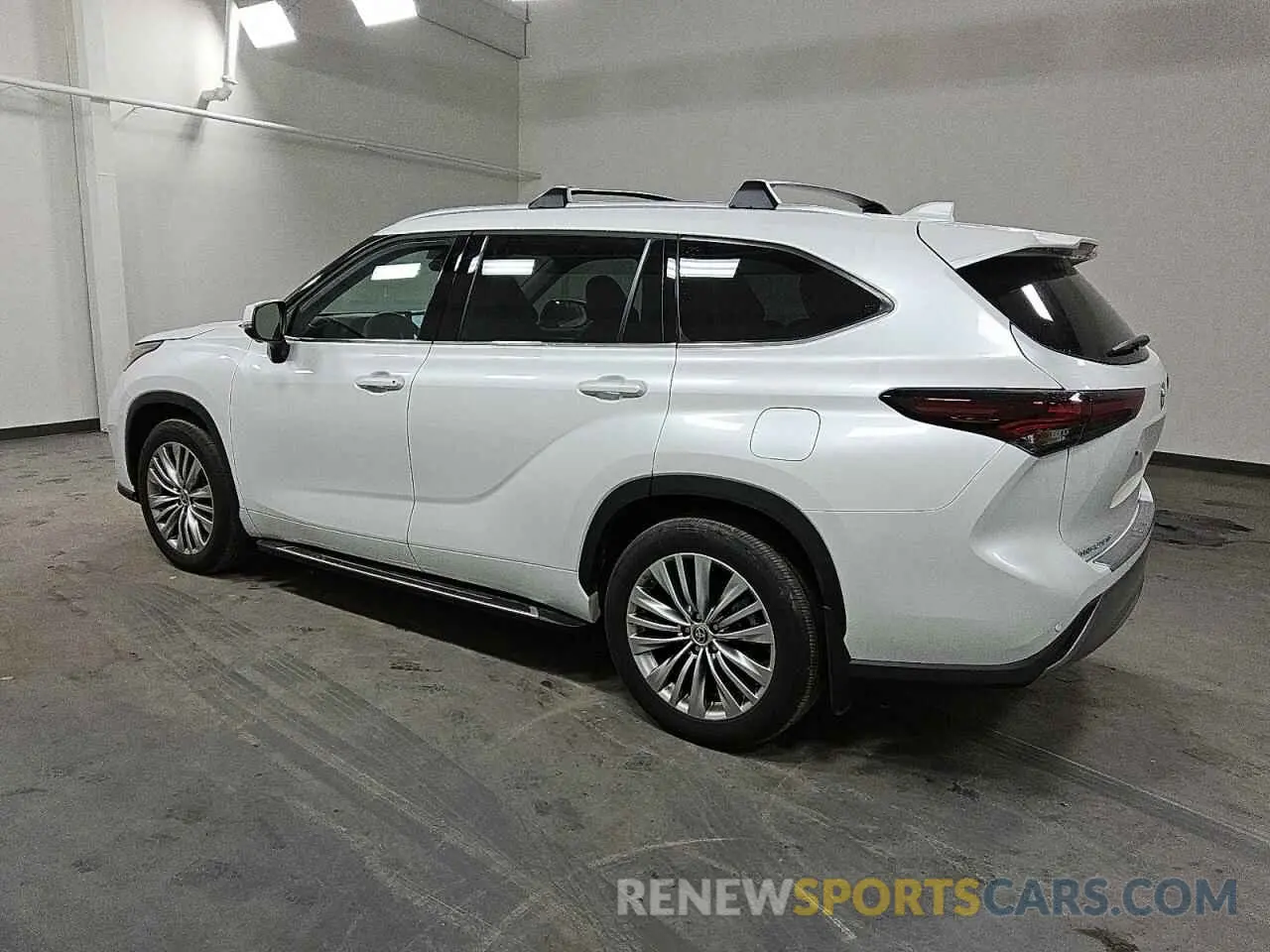 2 Photograph of a damaged car 5TDKDRBHXSS575968 TOYOTA HIGHLANDER 2025