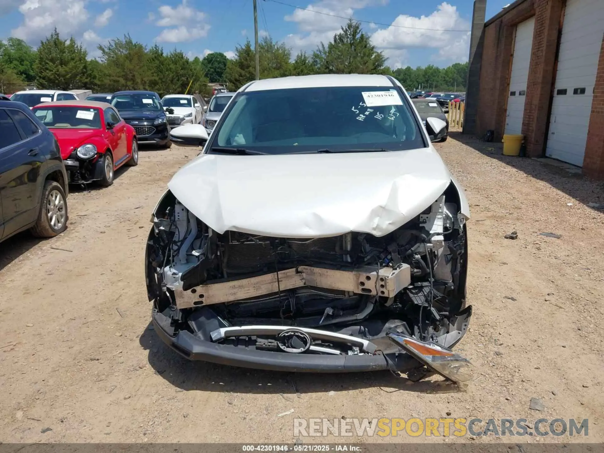 11 Photograph of a damaged car 5TDBGRFH6KS070611 TOYOTA HIGHLANDER HYBRID 2019