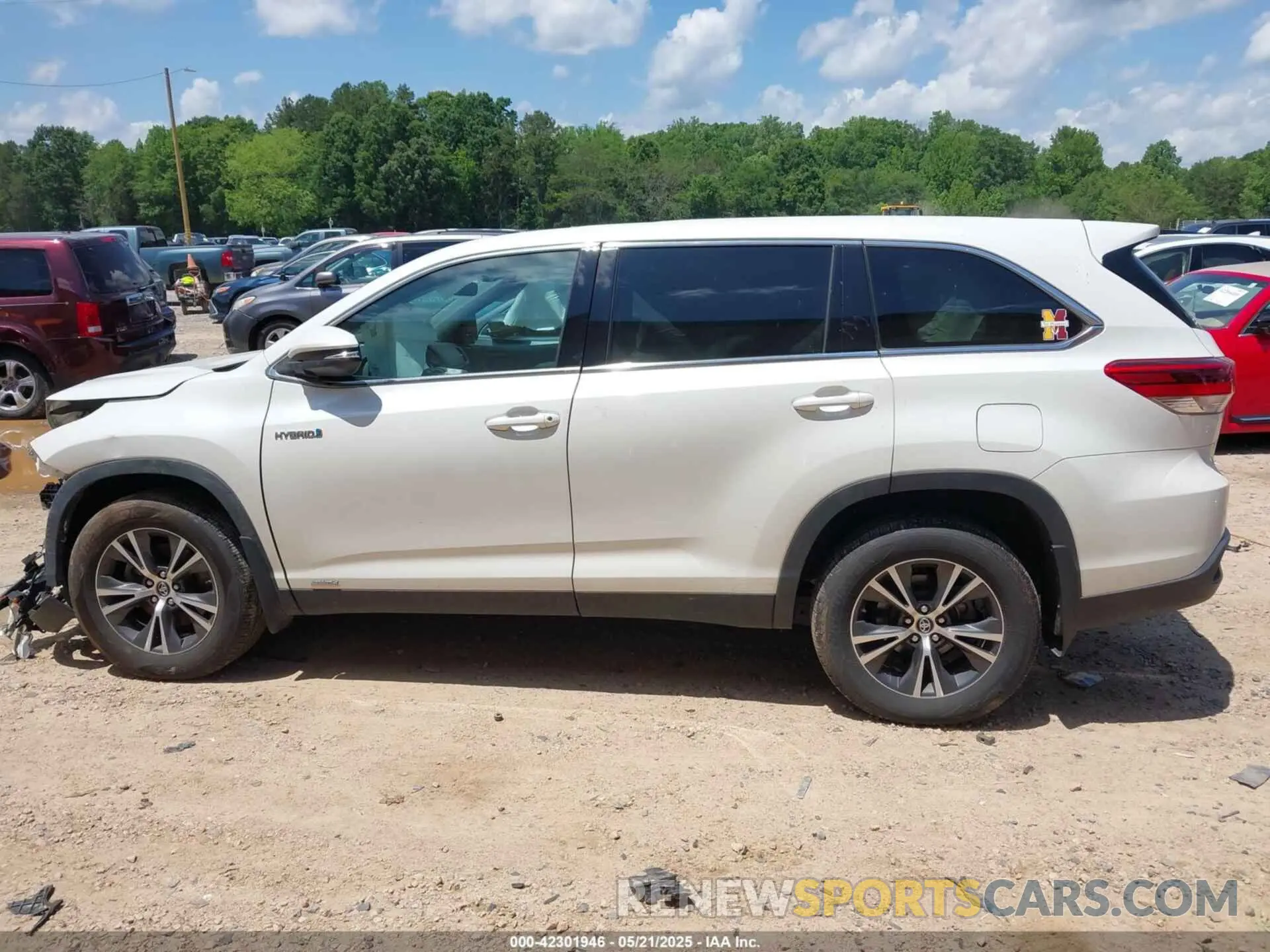 13 Photograph of a damaged car 5TDBGRFH6KS070611 TOYOTA HIGHLANDER HYBRID 2019