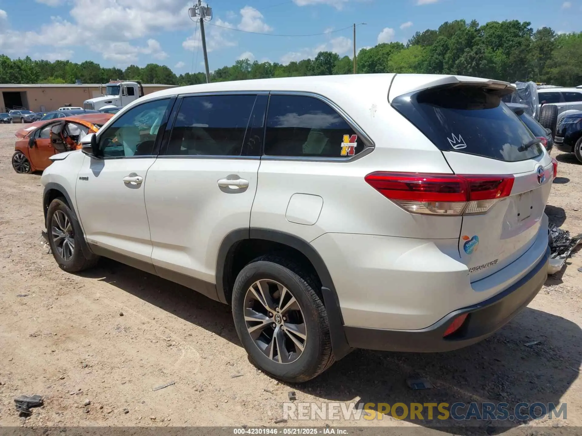 3 Photograph of a damaged car 5TDBGRFH6KS070611 TOYOTA HIGHLANDER HYBRID 2019