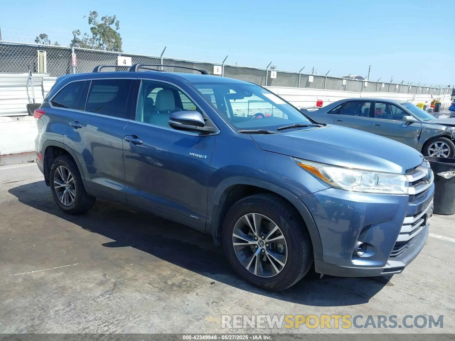 1 Photograph of a damaged car 5TDBGRFHXKS074774 TOYOTA HIGHLANDER HYBRID 2019