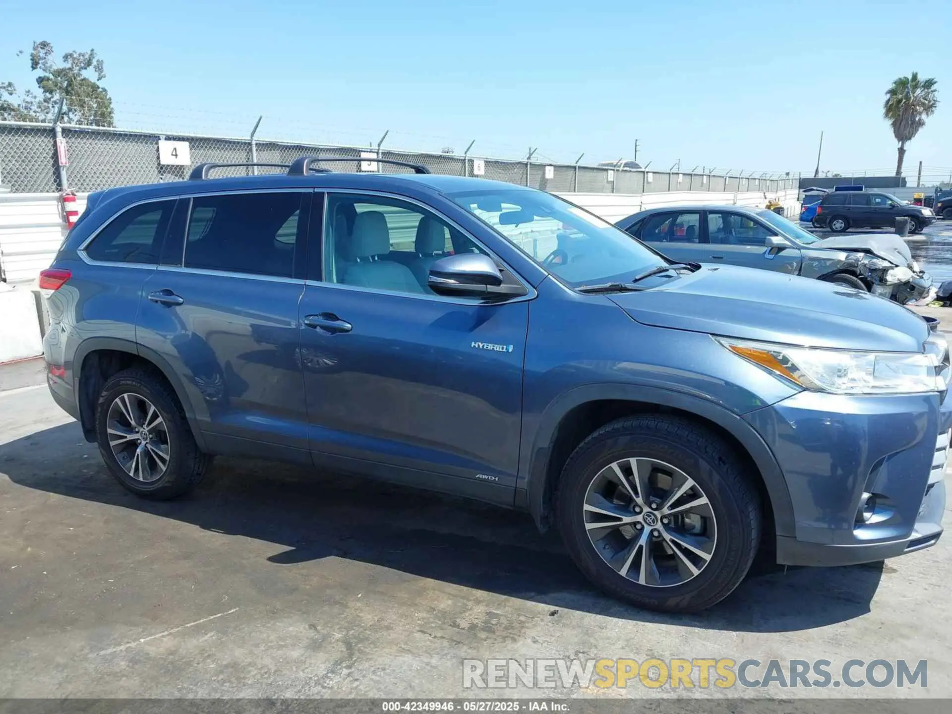 13 Photograph of a damaged car 5TDBGRFHXKS074774 TOYOTA HIGHLANDER HYBRID 2019