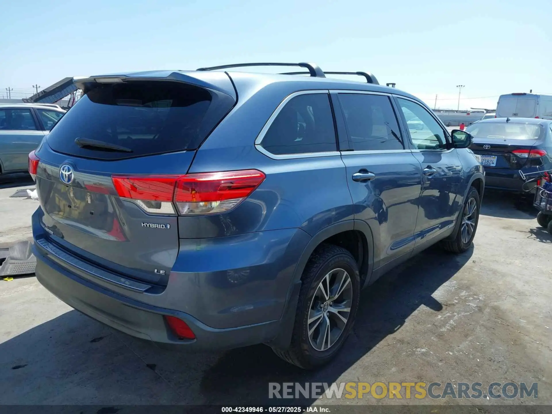4 Photograph of a damaged car 5TDBGRFHXKS074774 TOYOTA HIGHLANDER HYBRID 2019