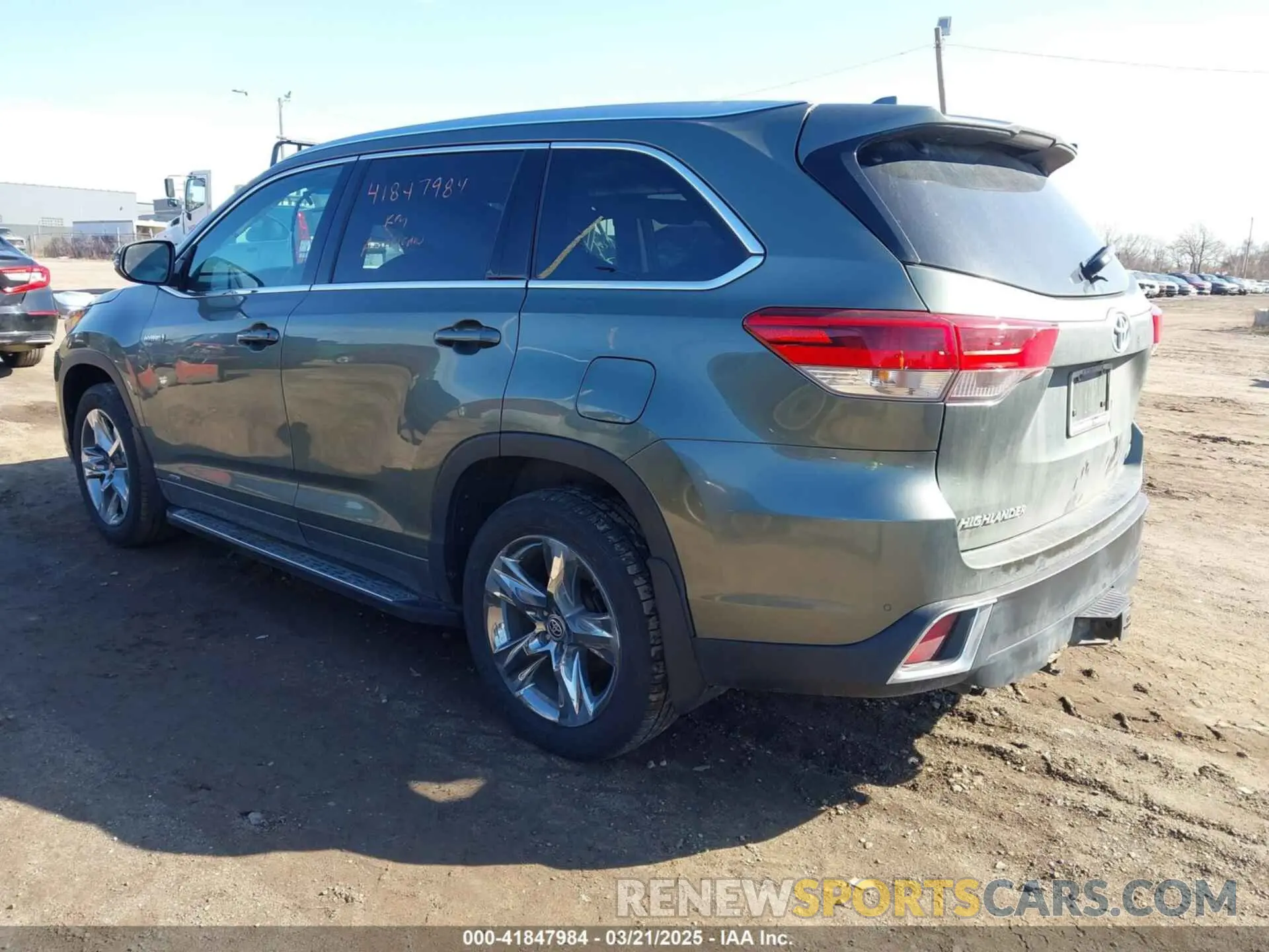 3 Photograph of a damaged car 5TDDGRFH1KS078527 TOYOTA HIGHLANDER HYBRID 2019