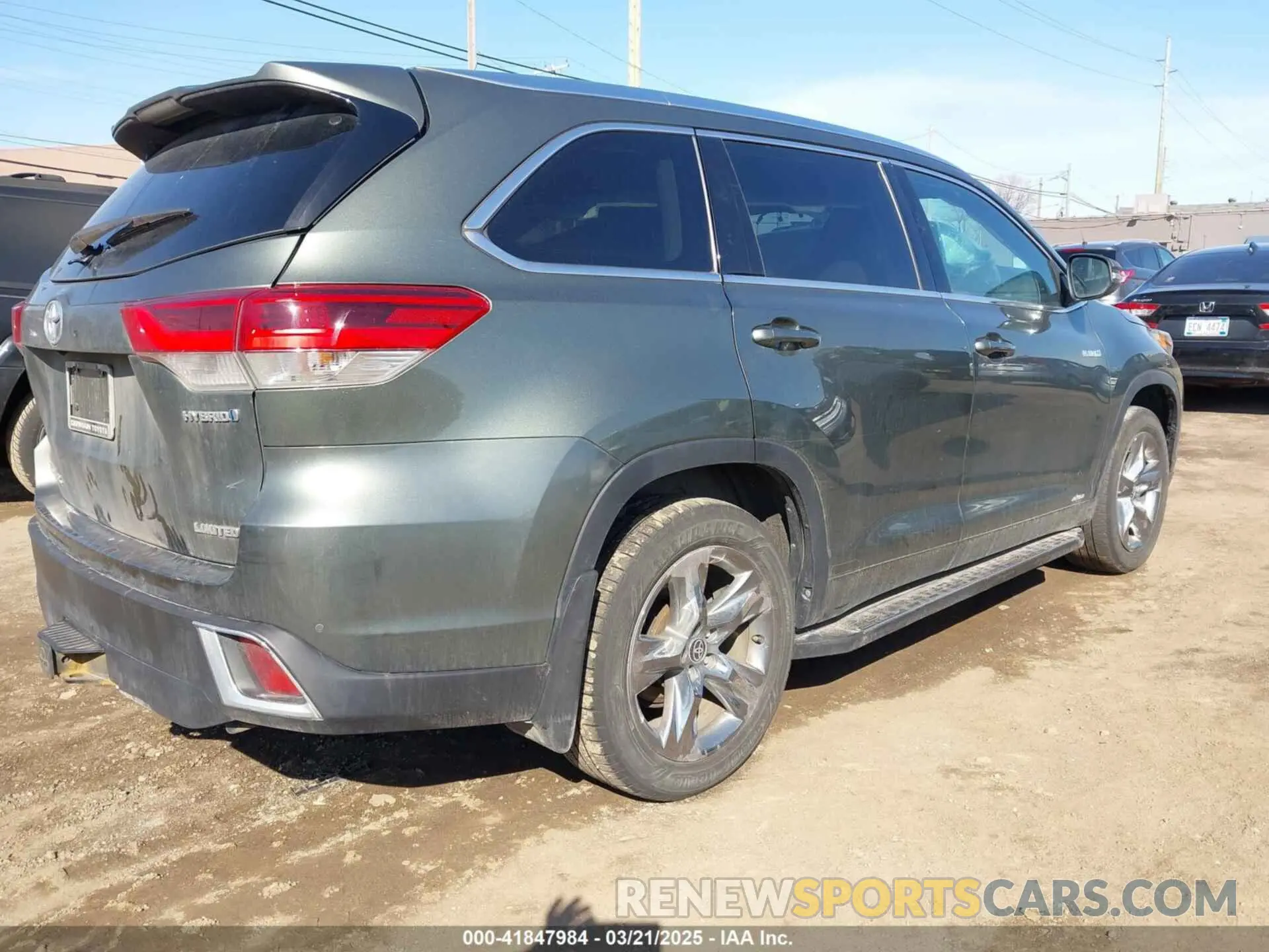 4 Photograph of a damaged car 5TDDGRFH1KS078527 TOYOTA HIGHLANDER HYBRID 2019