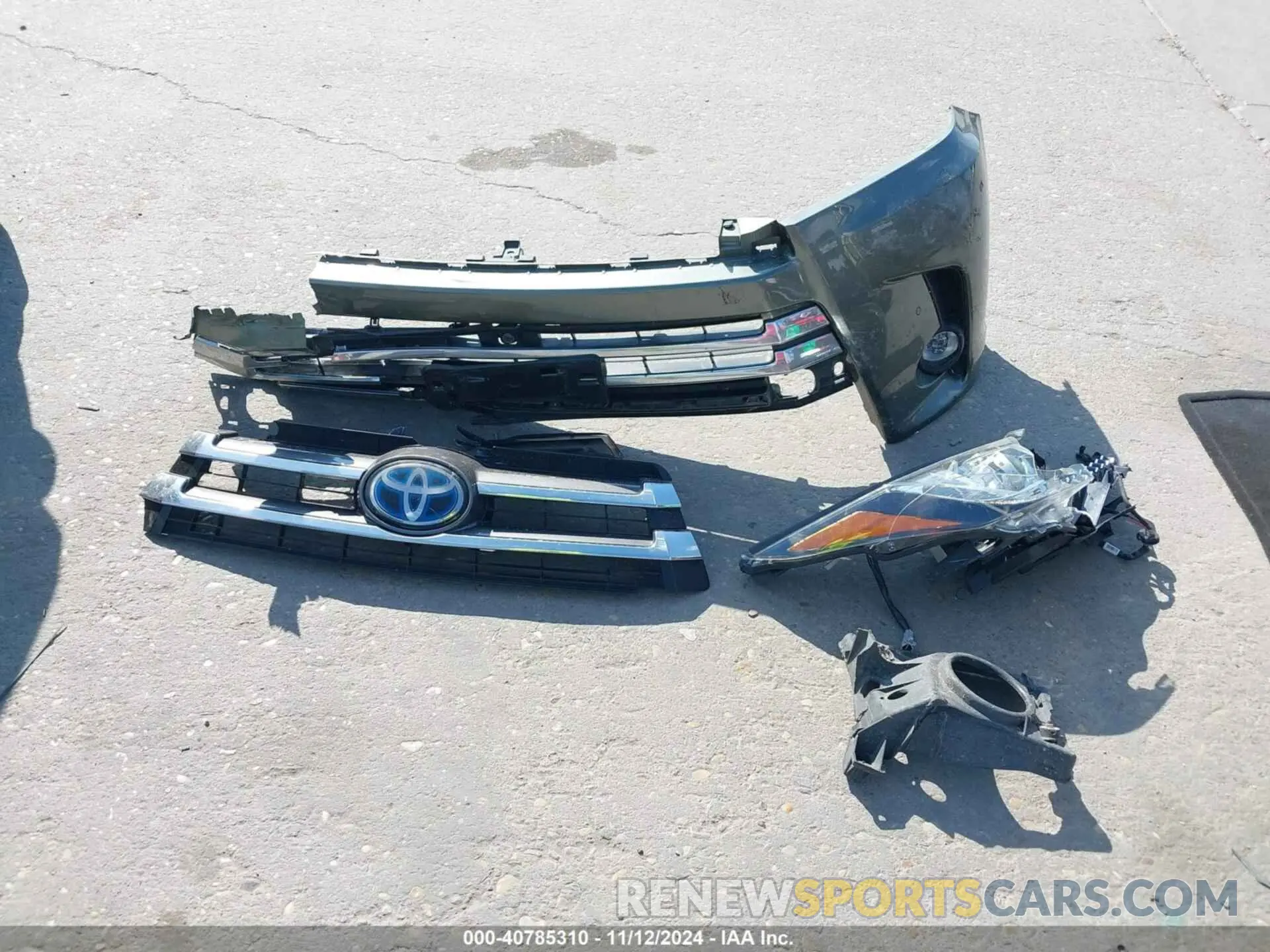 12 Photograph of a damaged car 5TDDGRFH3KS059610 TOYOTA HIGHLANDER HYBRID 2019