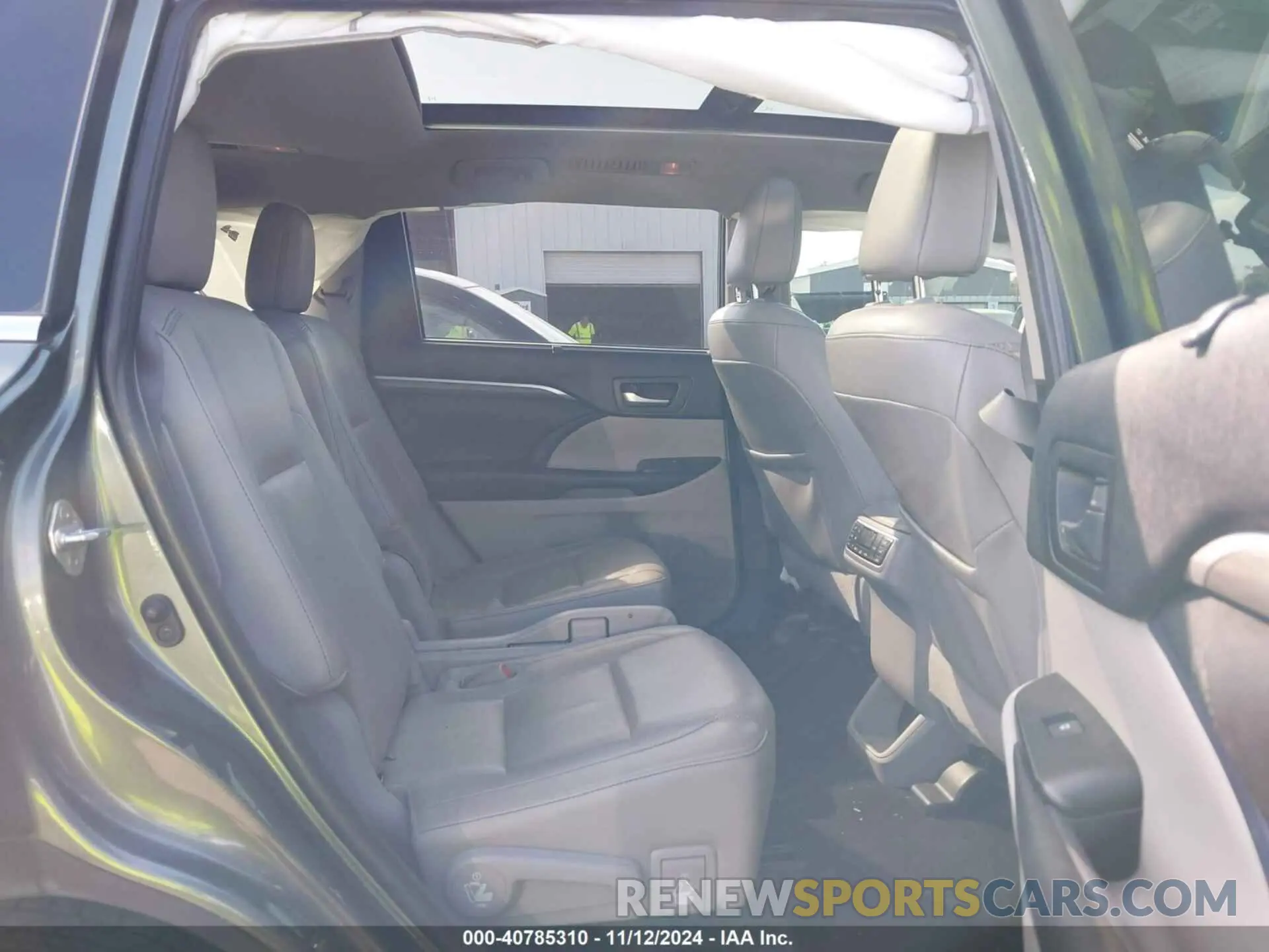 8 Photograph of a damaged car 5TDDGRFH3KS059610 TOYOTA HIGHLANDER HYBRID 2019