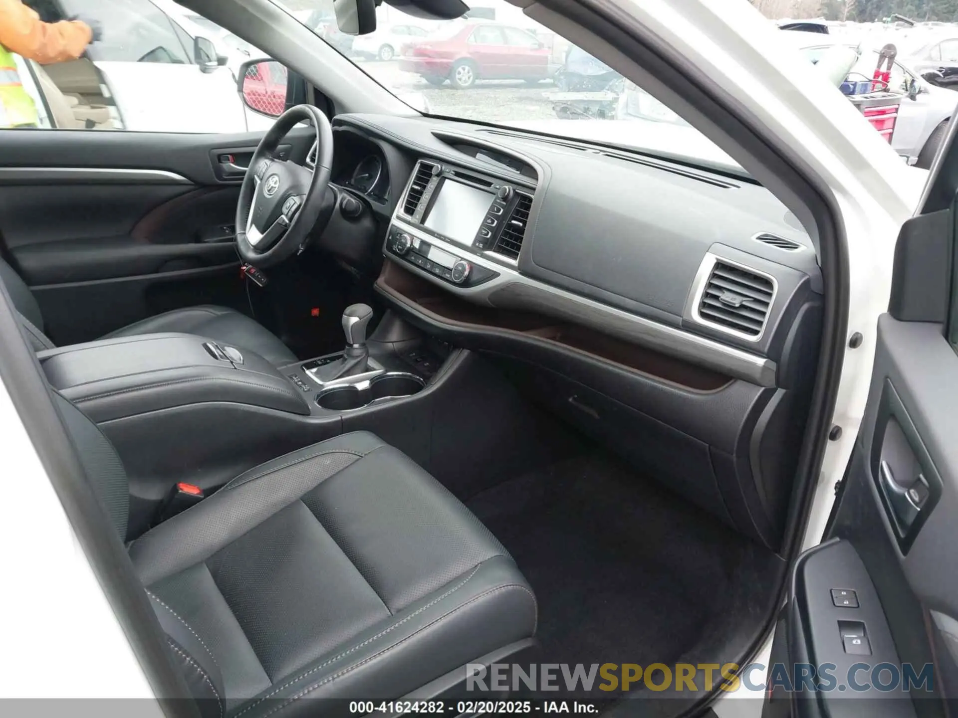 5 Photograph of a damaged car 5TDDGRFH6KS075526 TOYOTA HIGHLANDER HYBRID 2019