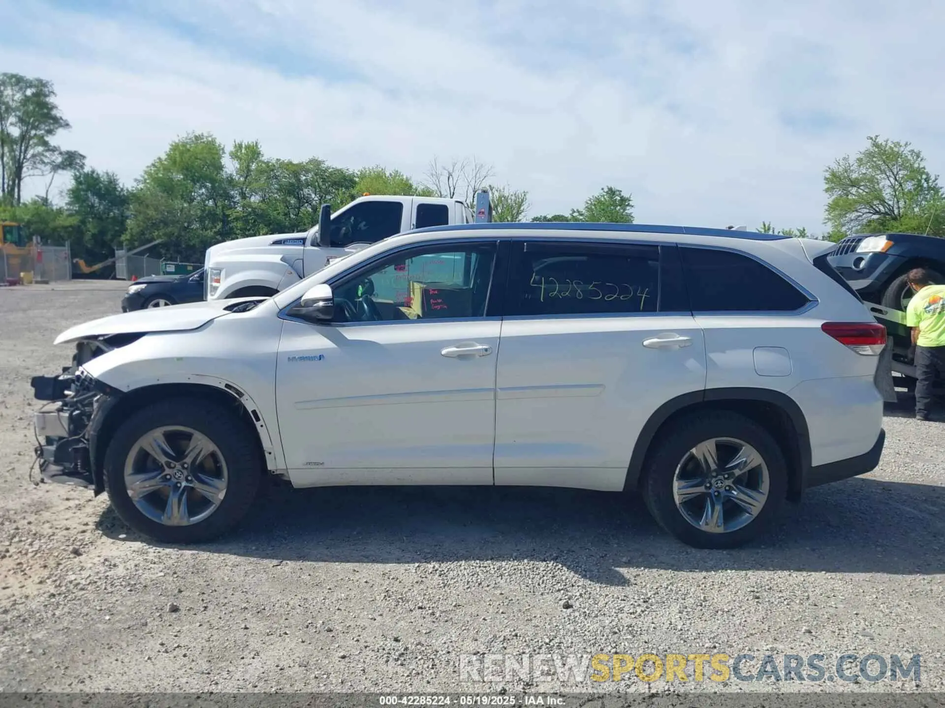 15 Photograph of a damaged car 5TDDGRFH9KS053293 TOYOTA HIGHLANDER HYBRID 2019