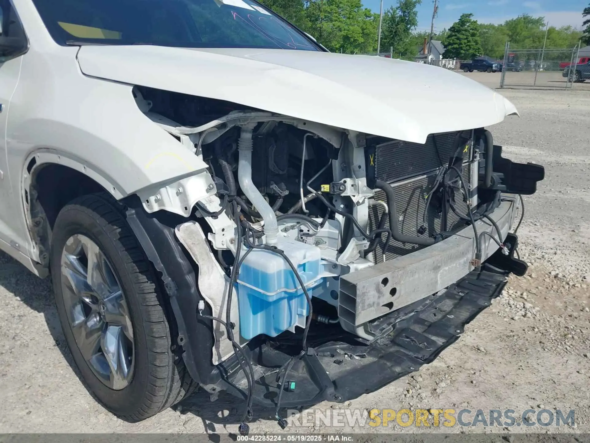 19 Photograph of a damaged car 5TDDGRFH9KS053293 TOYOTA HIGHLANDER HYBRID 2019