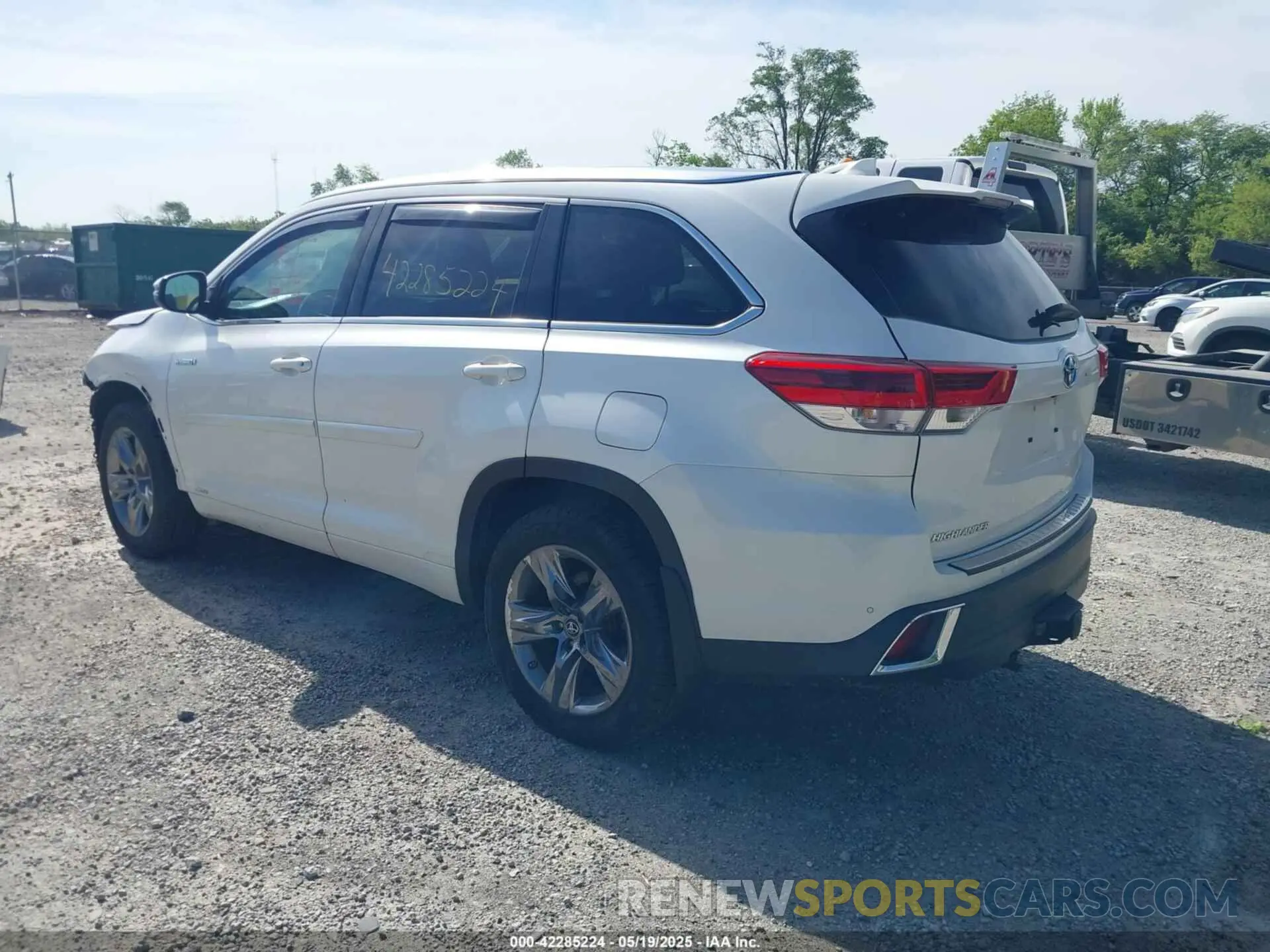 3 Photograph of a damaged car 5TDDGRFH9KS053293 TOYOTA HIGHLANDER HYBRID 2019
