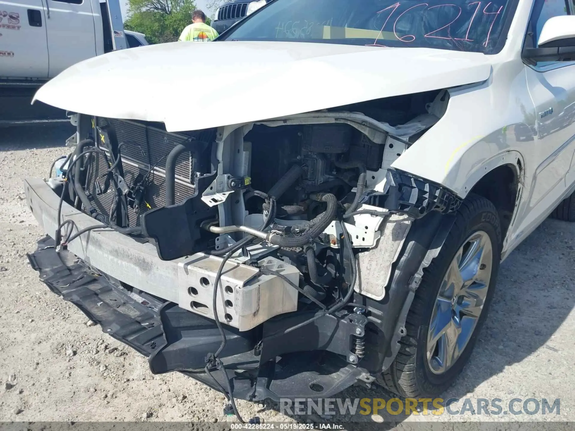 6 Photograph of a damaged car 5TDDGRFH9KS053293 TOYOTA HIGHLANDER HYBRID 2019