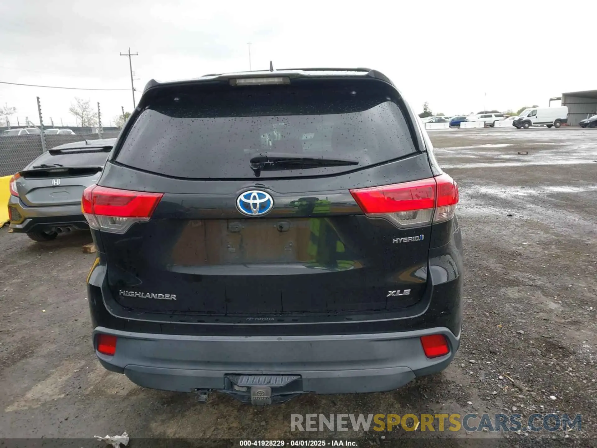 17 Photograph of a damaged car 5TDJGRFH0KS053265 TOYOTA HIGHLANDER HYBRID 2019