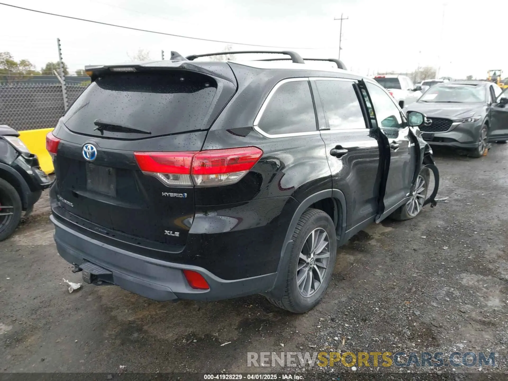4 Photograph of a damaged car 5TDJGRFH0KS053265 TOYOTA HIGHLANDER HYBRID 2019