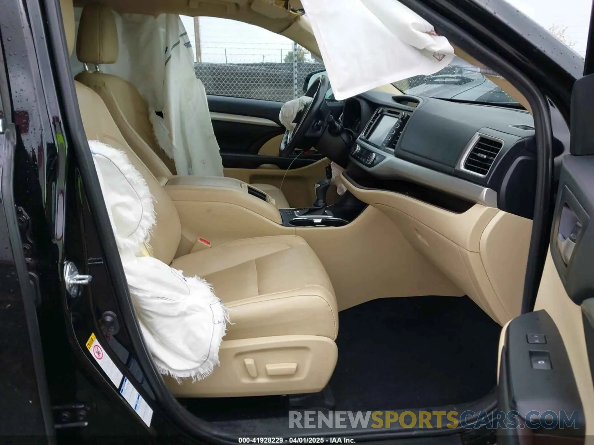 5 Photograph of a damaged car 5TDJGRFH0KS053265 TOYOTA HIGHLANDER HYBRID 2019