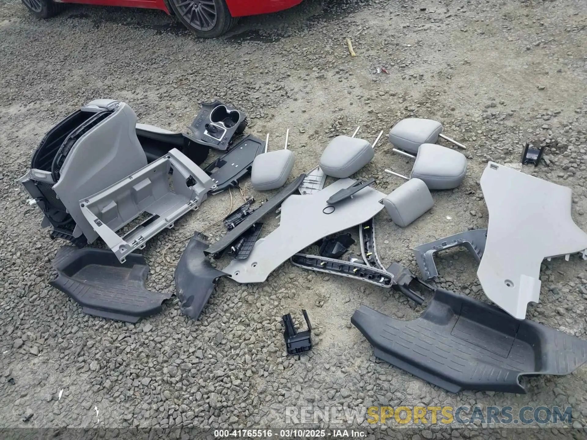 12 Photograph of a damaged car 5TDJGRFH1KS055686 TOYOTA HIGHLANDER HYBRID 2019