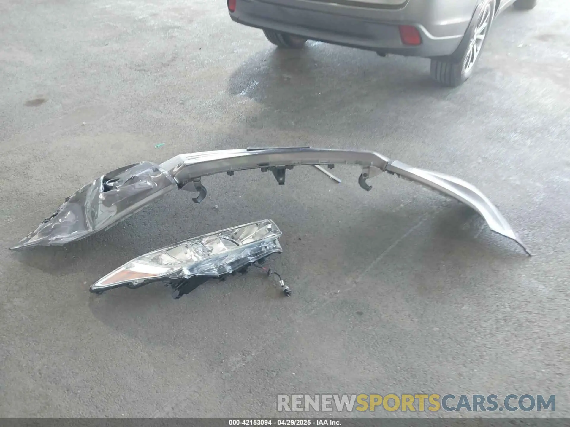 12 Photograph of a damaged car 5TDJGRFH2KS058824 TOYOTA HIGHLANDER HYBRID 2019