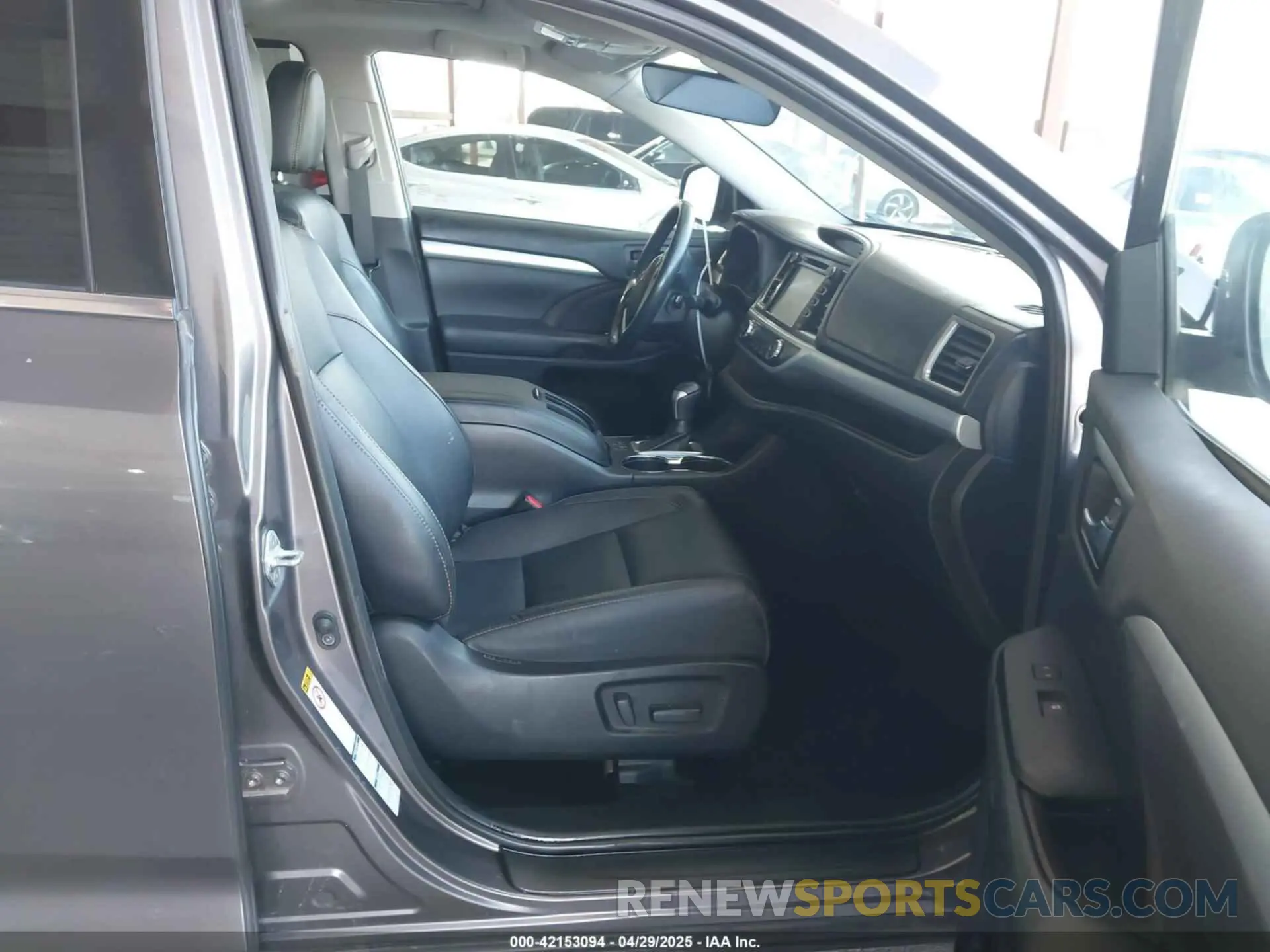 5 Photograph of a damaged car 5TDJGRFH2KS058824 TOYOTA HIGHLANDER HYBRID 2019