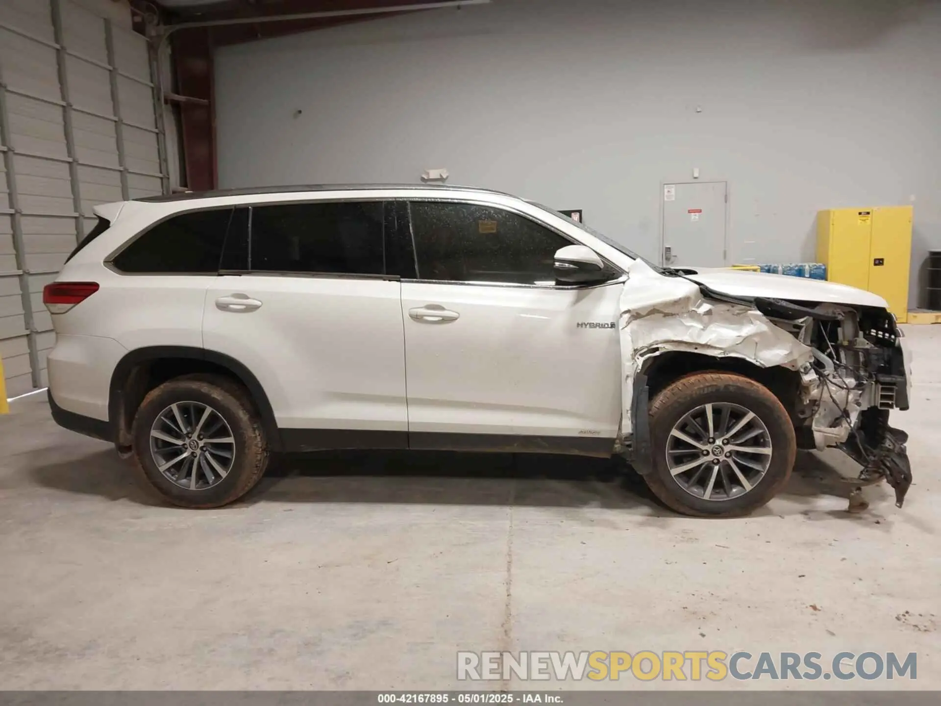 13 Photograph of a damaged car 5TDJGRFH3KS070254 TOYOTA HIGHLANDER HYBRID 2019