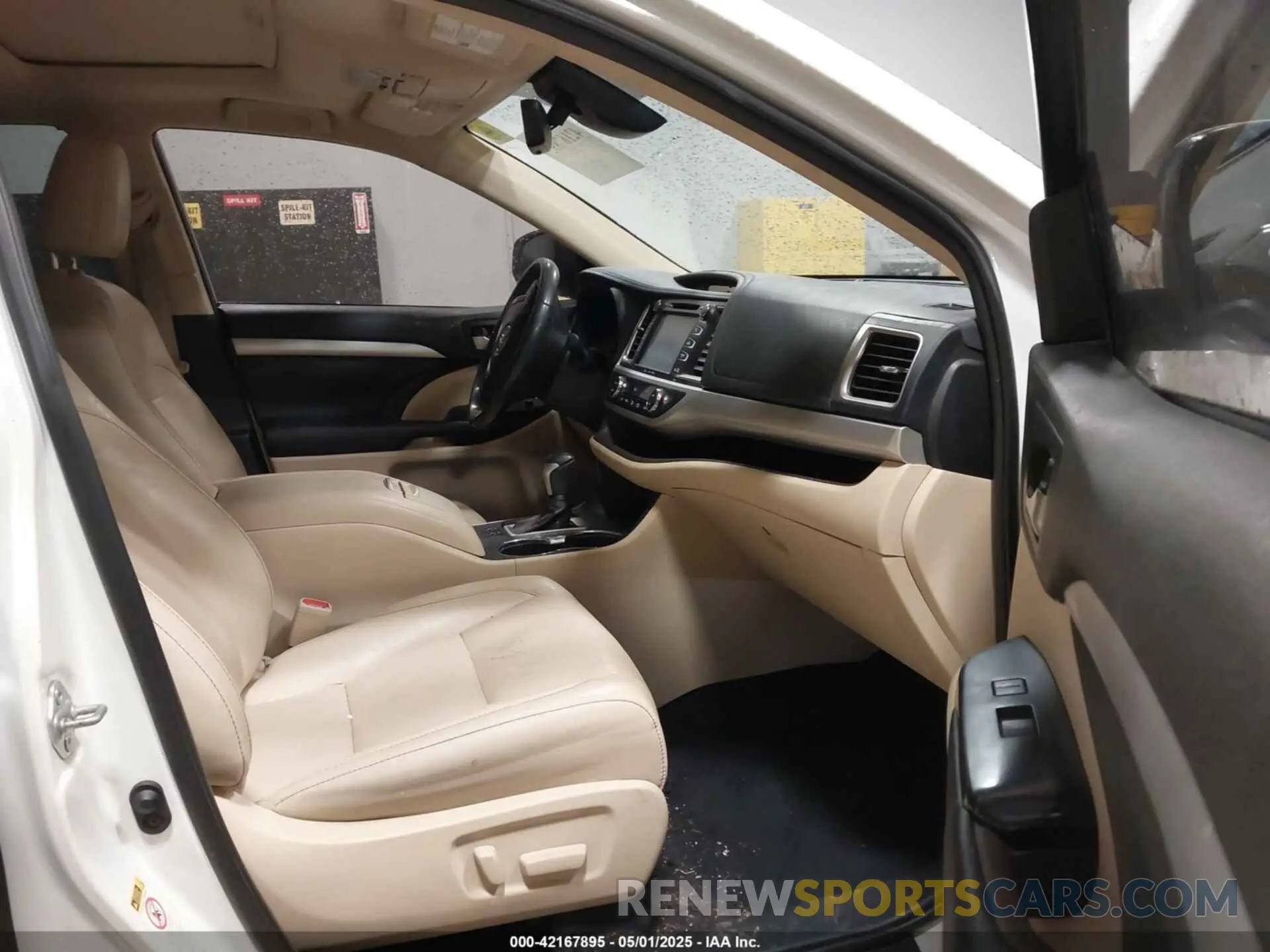 5 Photograph of a damaged car 5TDJGRFH3KS070254 TOYOTA HIGHLANDER HYBRID 2019