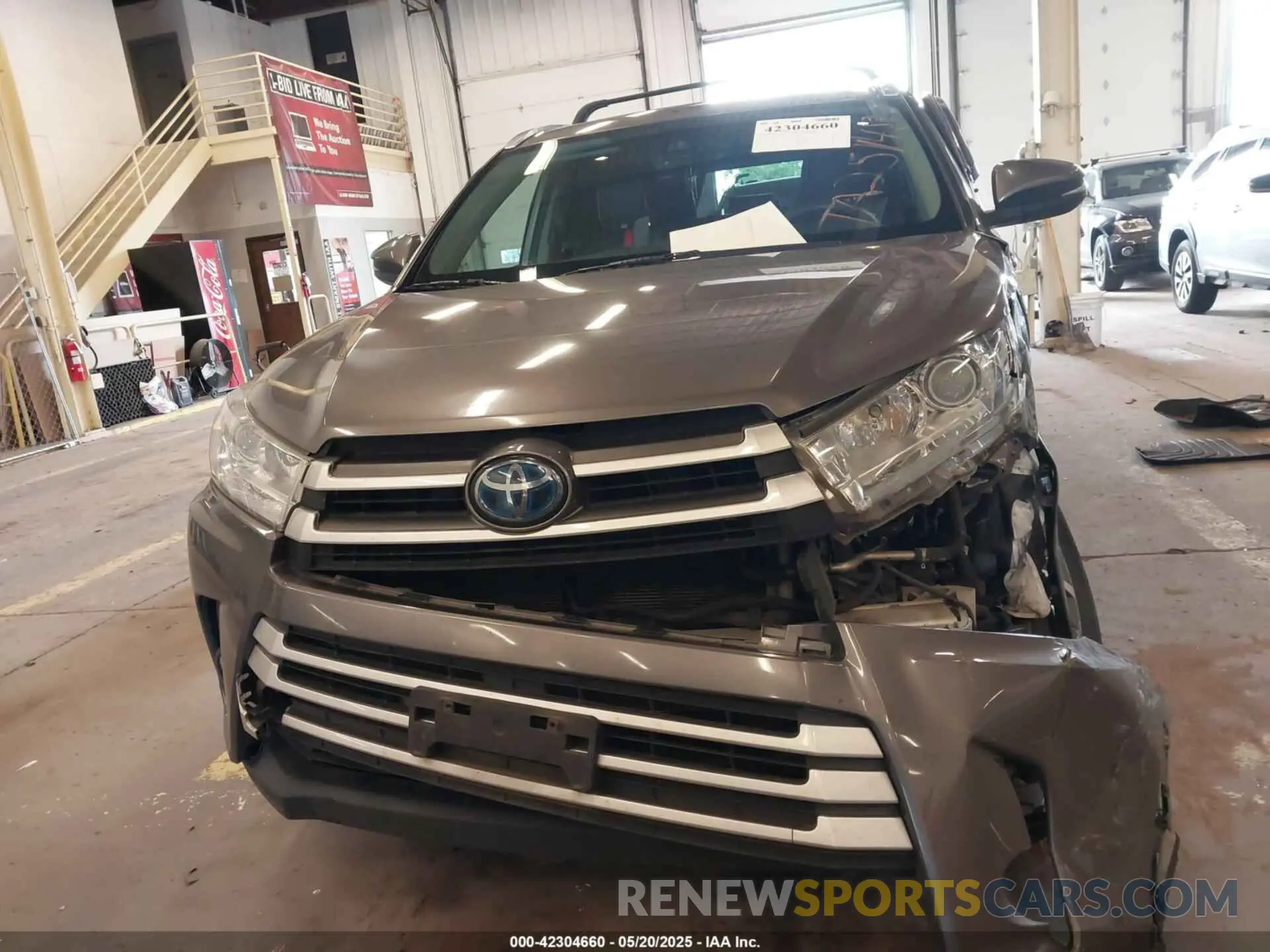 12 Photograph of a damaged car 5TDJGRFH5KS076623 TOYOTA HIGHLANDER HYBRID 2019