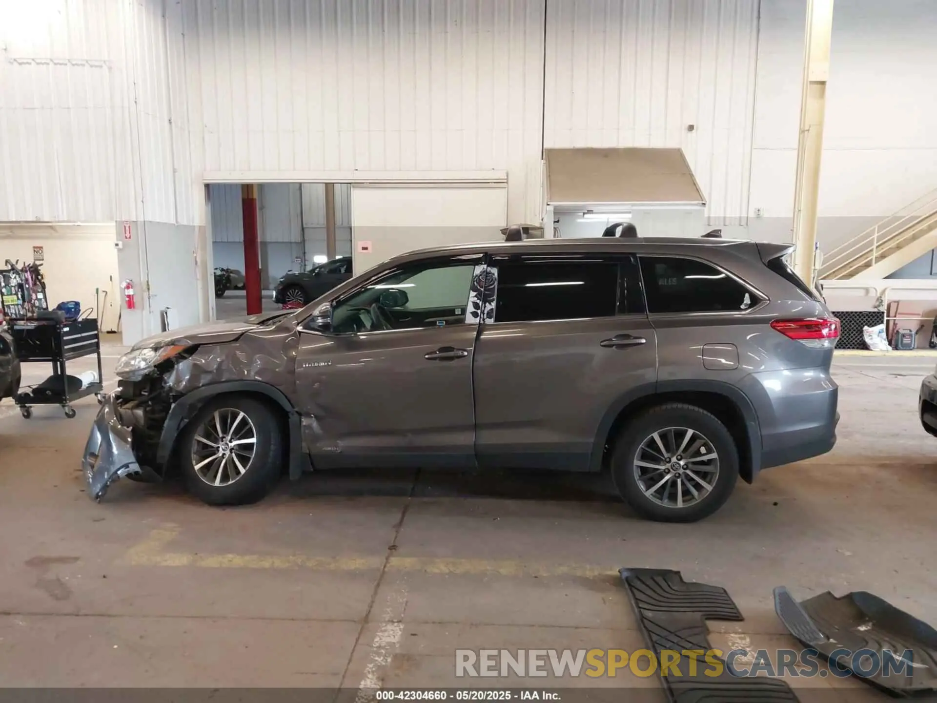 14 Photograph of a damaged car 5TDJGRFH5KS076623 TOYOTA HIGHLANDER HYBRID 2019