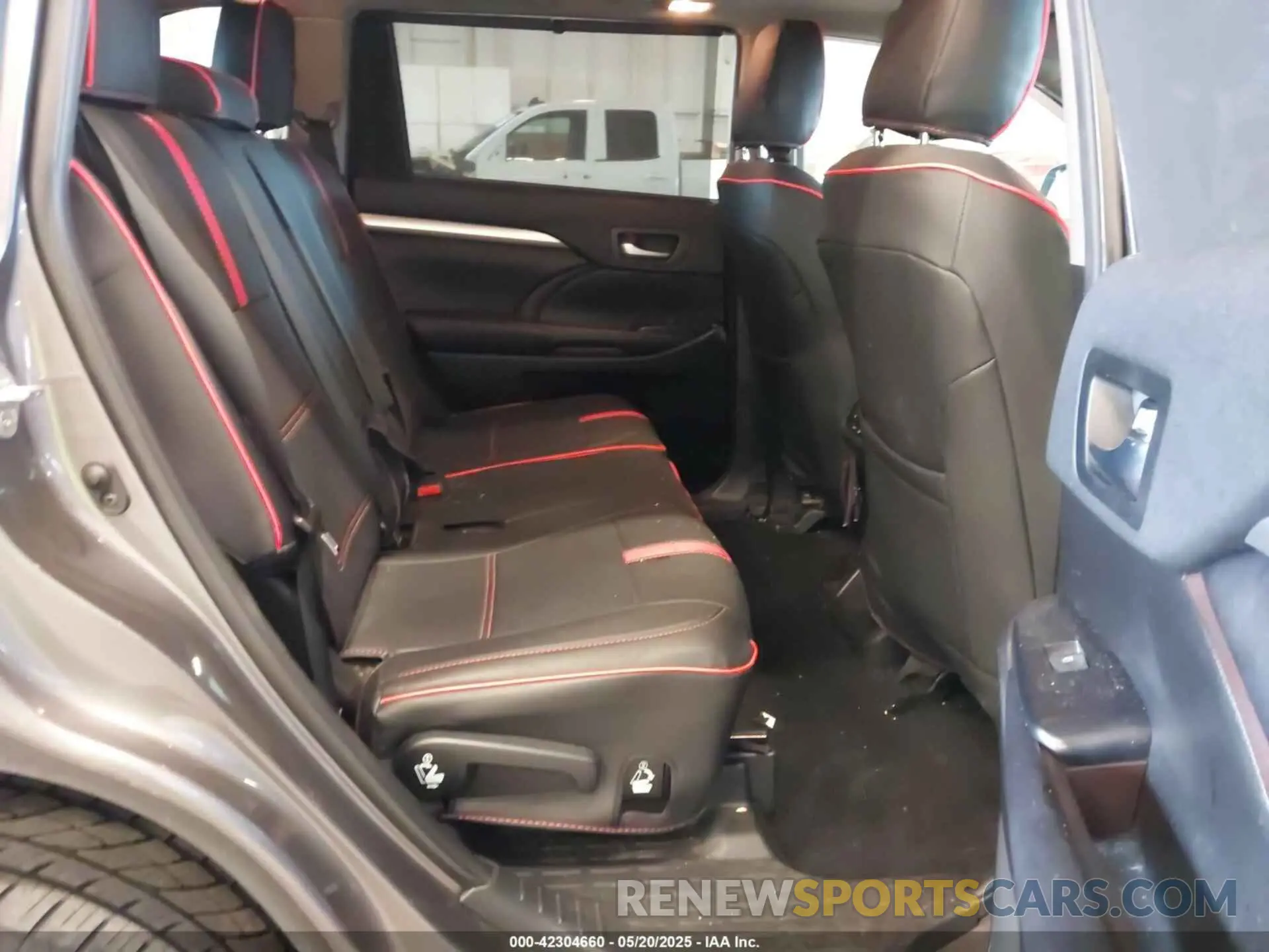 8 Photograph of a damaged car 5TDJGRFH5KS076623 TOYOTA HIGHLANDER HYBRID 2019