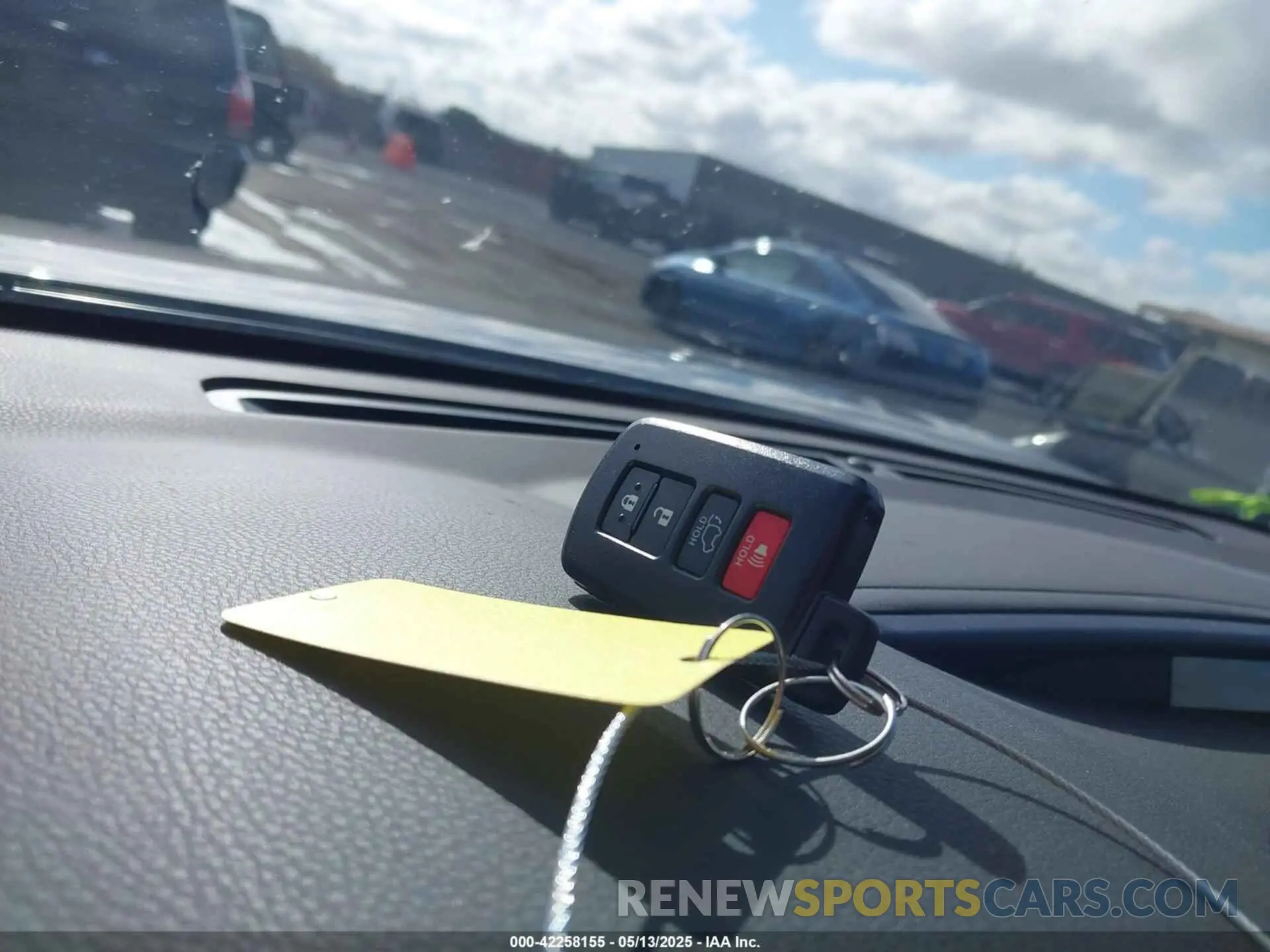 11 Photograph of a damaged car 5TDJGRFH6KS078946 TOYOTA HIGHLANDER HYBRID 2019