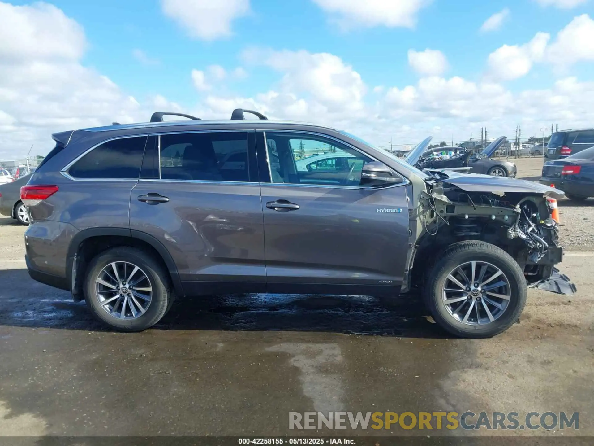 14 Photograph of a damaged car 5TDJGRFH6KS078946 TOYOTA HIGHLANDER HYBRID 2019