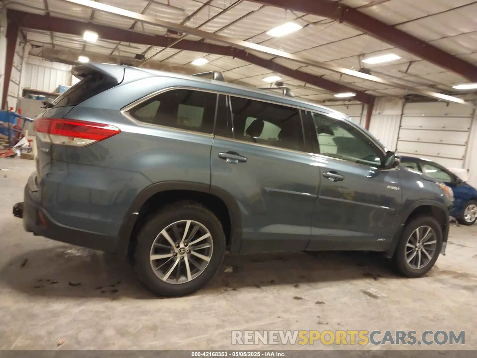 14 Photograph of a damaged car 5TDJGRFH7KS053019 TOYOTA HIGHLANDER HYBRID 2019