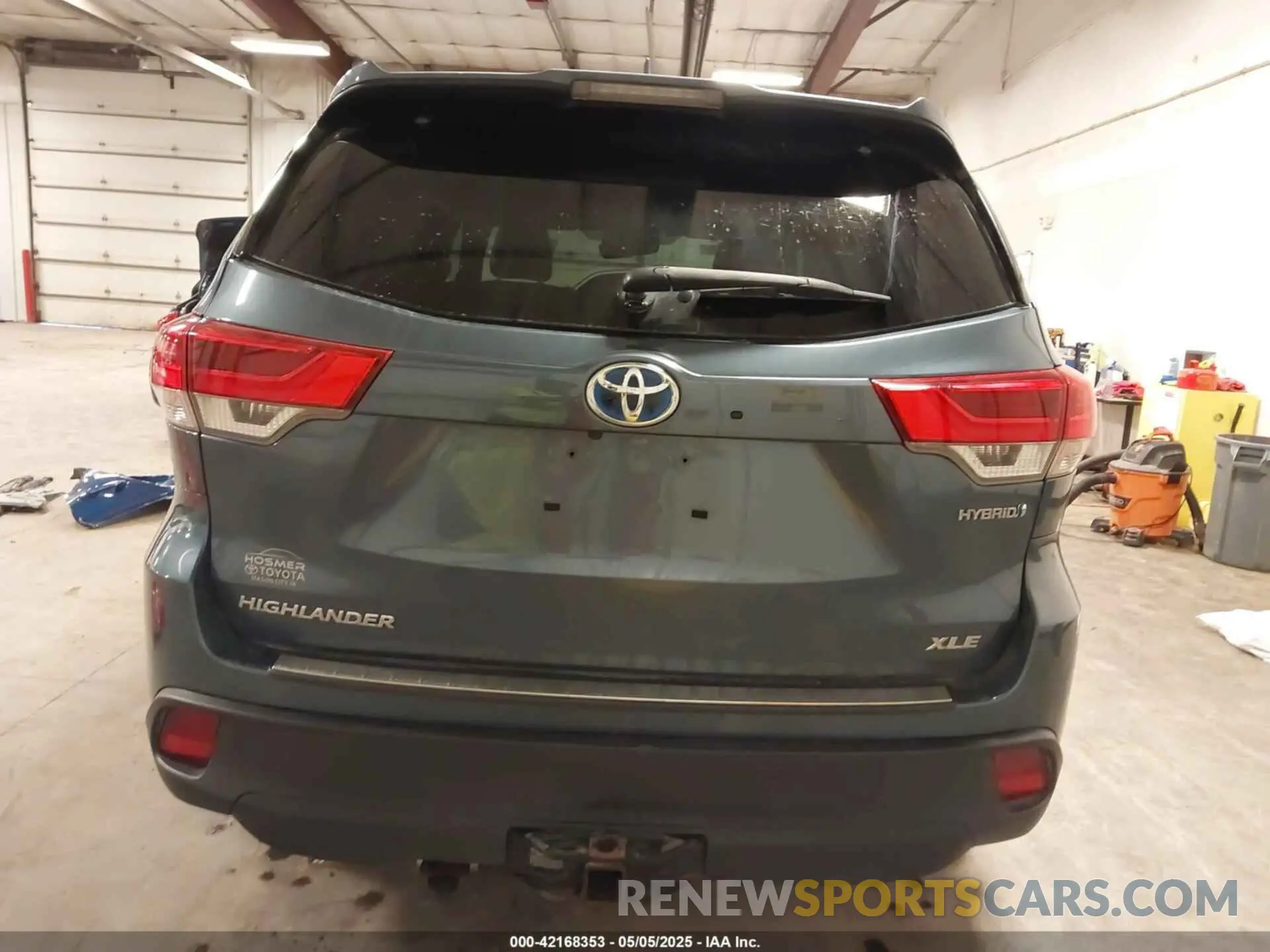 17 Photograph of a damaged car 5TDJGRFH7KS053019 TOYOTA HIGHLANDER HYBRID 2019
