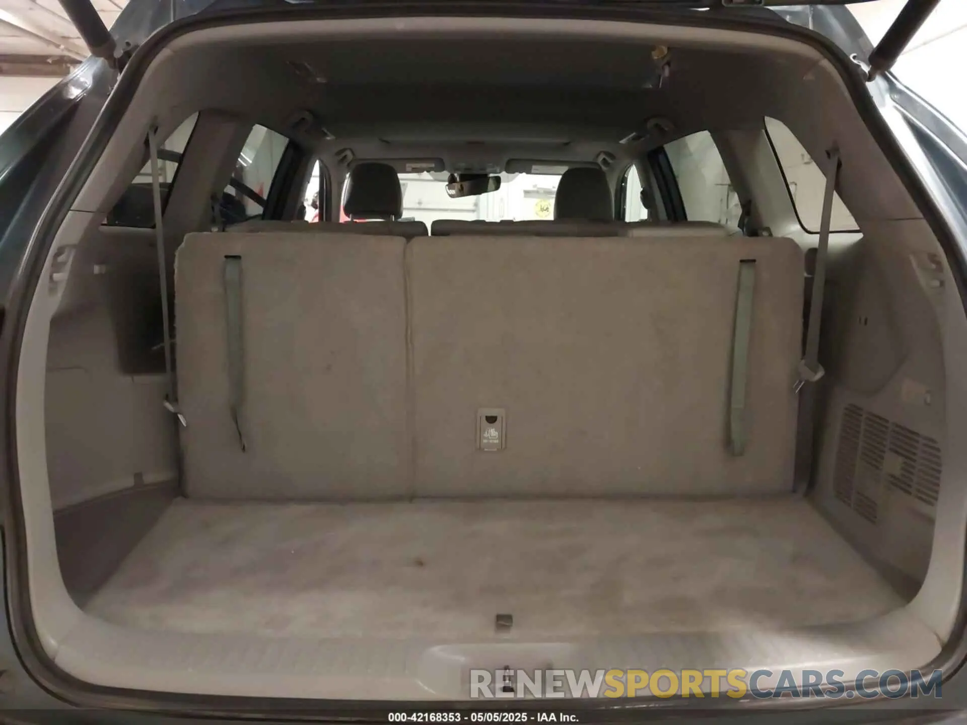 18 Photograph of a damaged car 5TDJGRFH7KS053019 TOYOTA HIGHLANDER HYBRID 2019