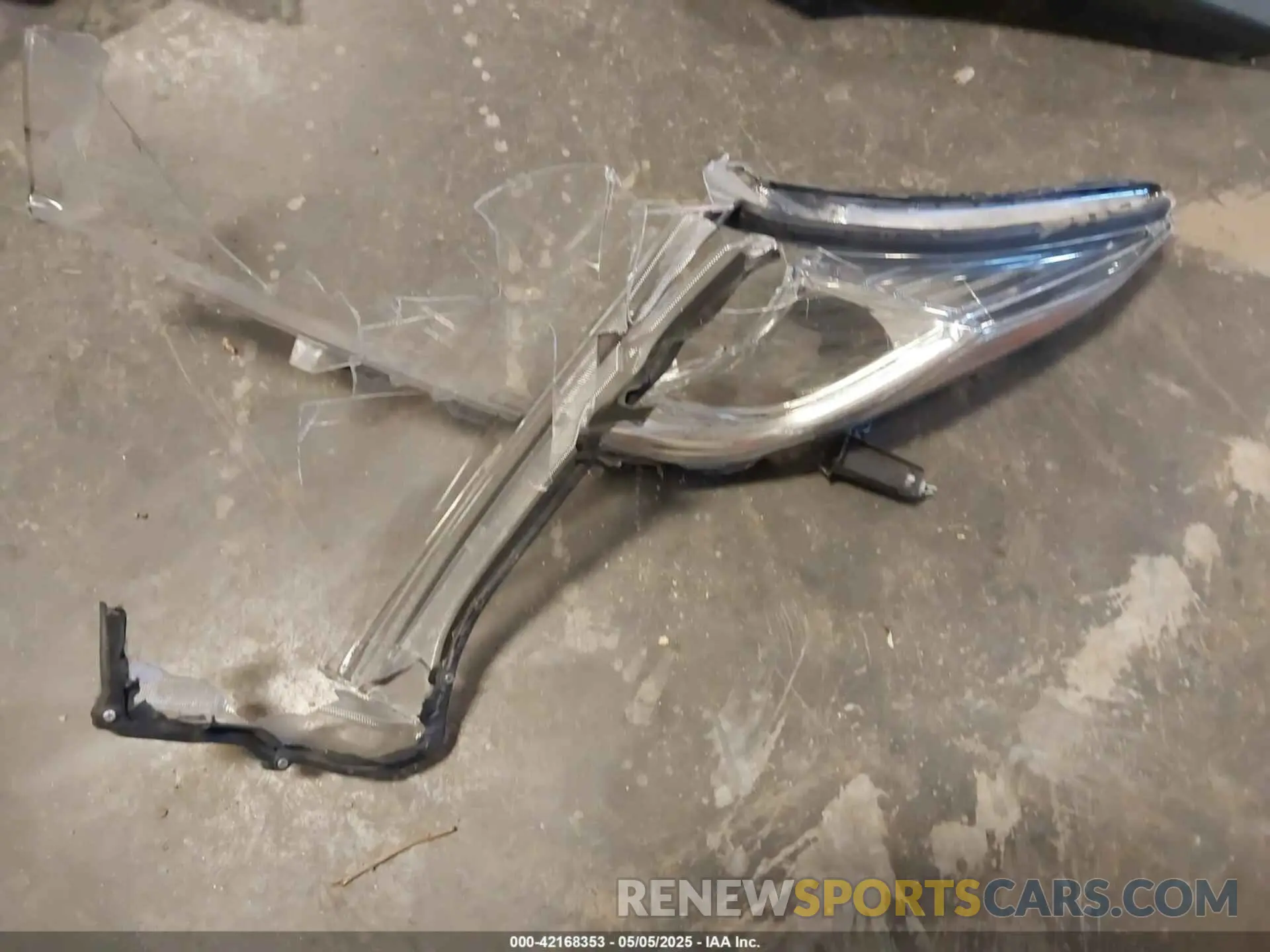19 Photograph of a damaged car 5TDJGRFH7KS053019 TOYOTA HIGHLANDER HYBRID 2019
