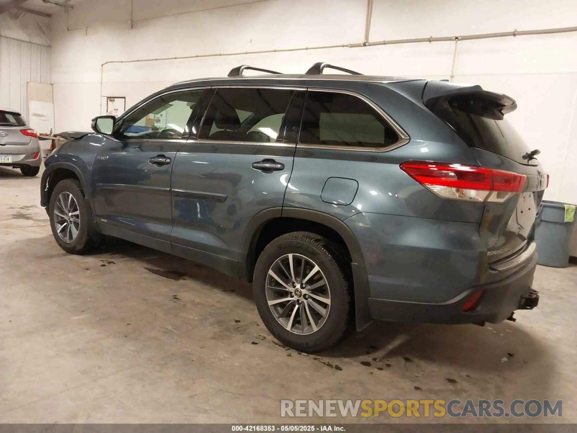 3 Photograph of a damaged car 5TDJGRFH7KS053019 TOYOTA HIGHLANDER HYBRID 2019