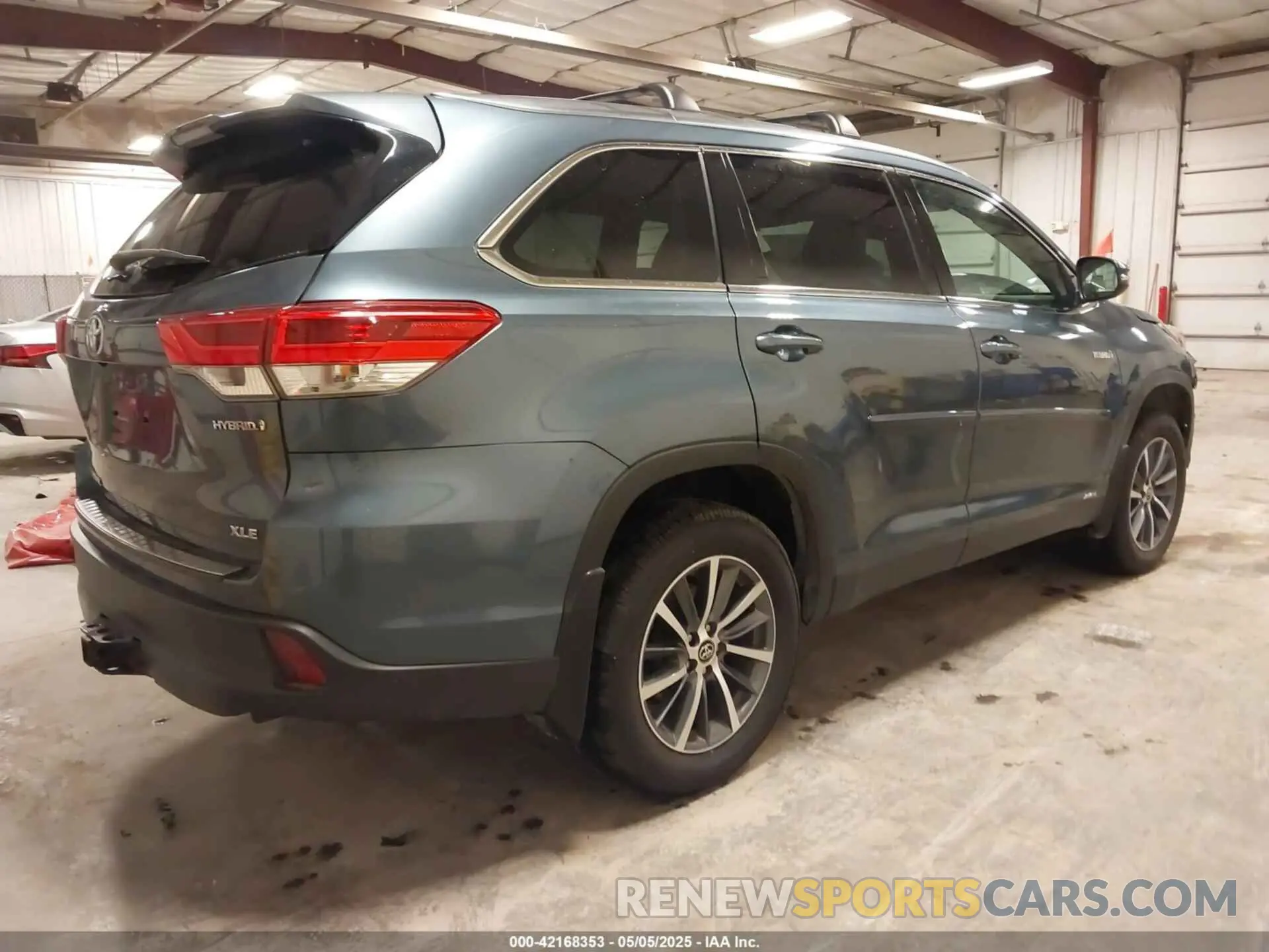 4 Photograph of a damaged car 5TDJGRFH7KS053019 TOYOTA HIGHLANDER HYBRID 2019