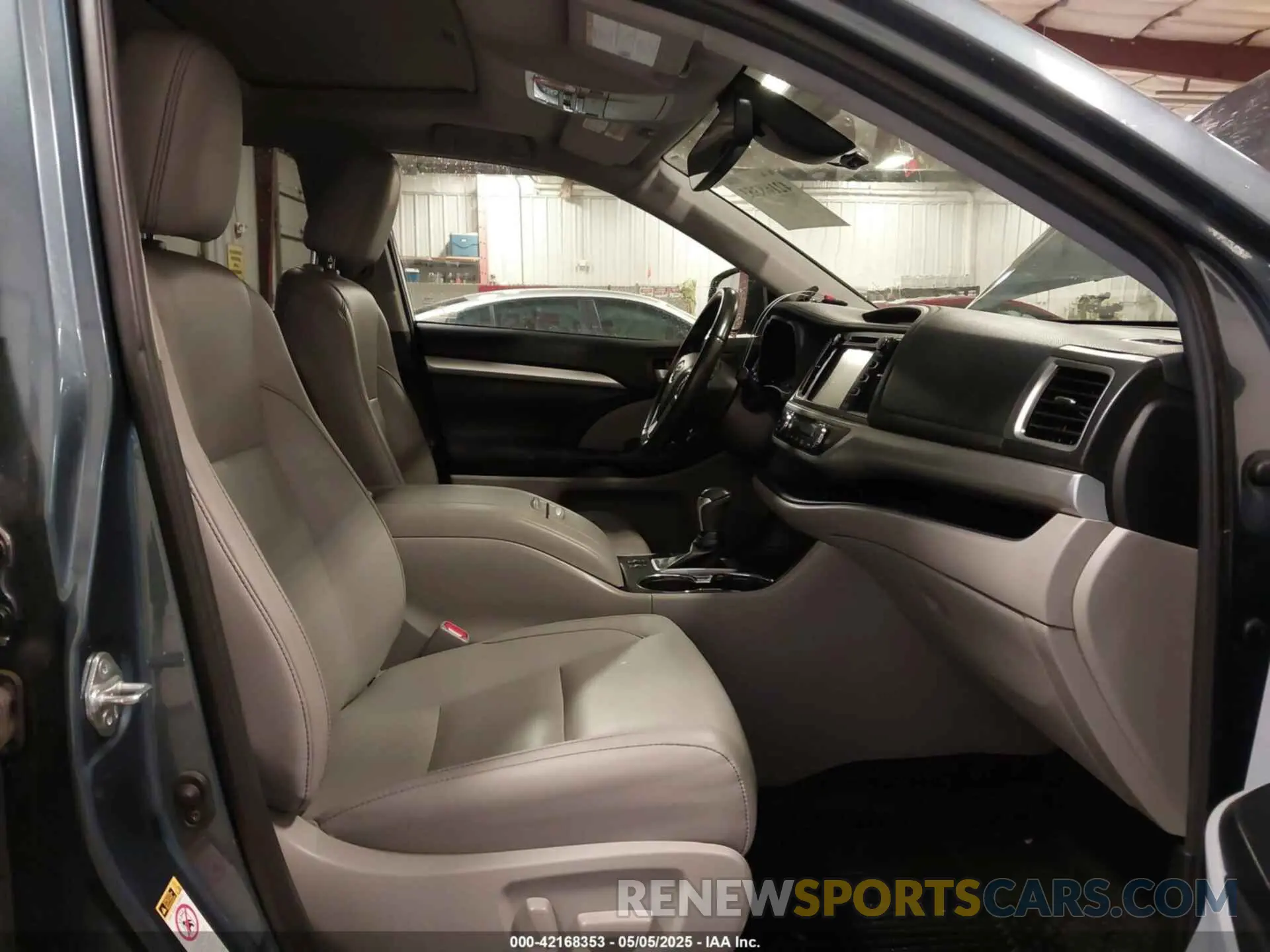 5 Photograph of a damaged car 5TDJGRFH7KS053019 TOYOTA HIGHLANDER HYBRID 2019