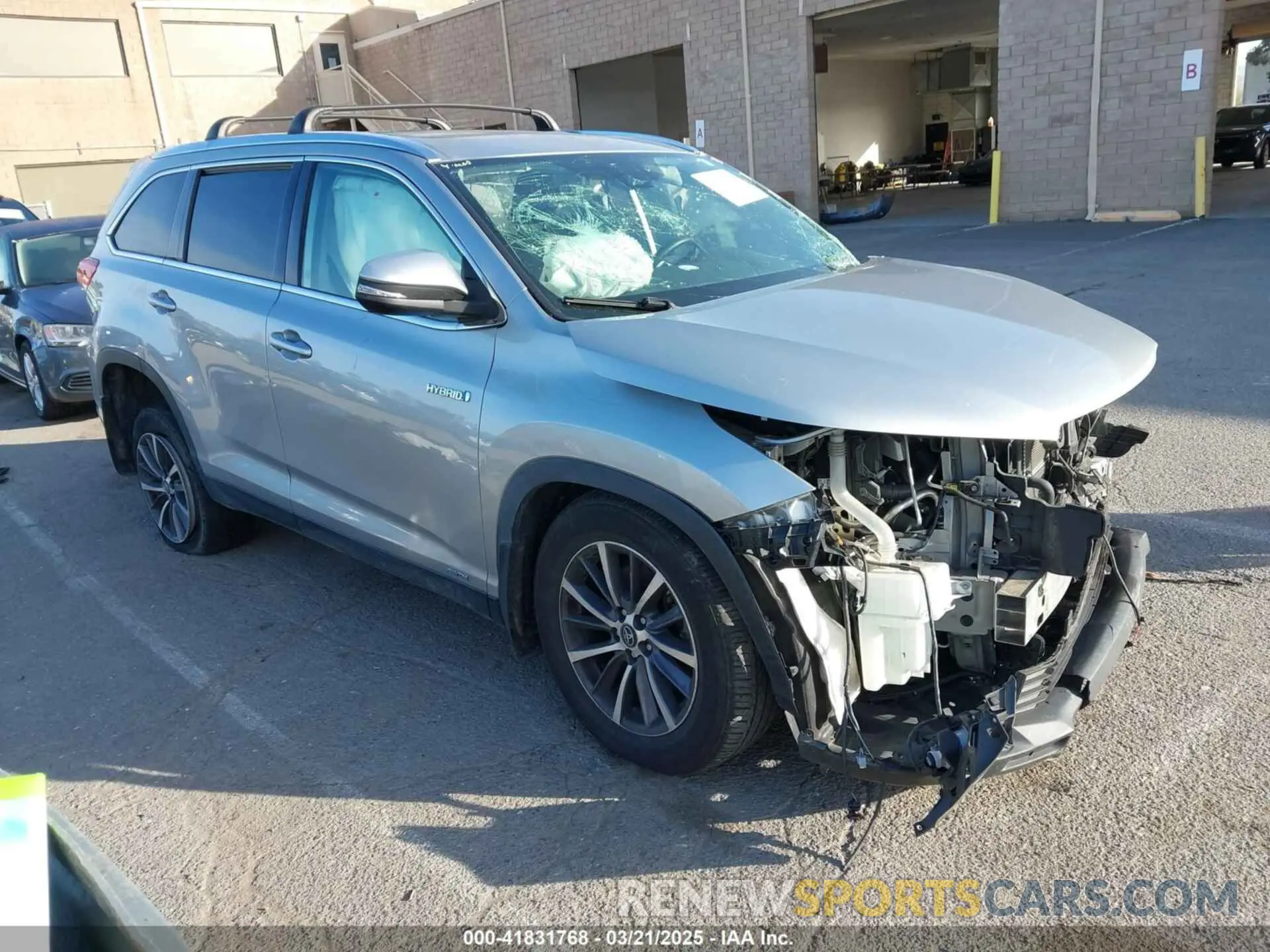 1 Photograph of a damaged car 5TDJGRFH8KS068239 TOYOTA HIGHLANDER HYBRID 2019