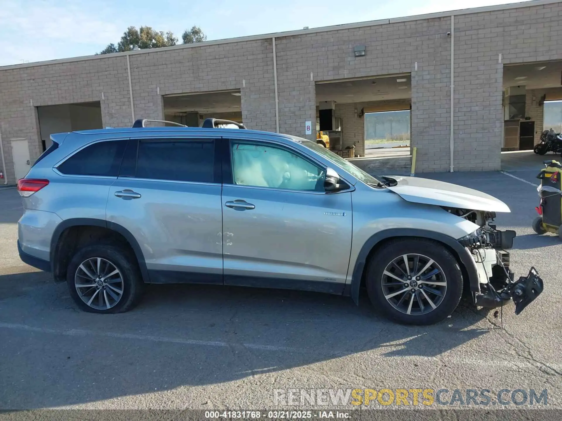 13 Photograph of a damaged car 5TDJGRFH8KS068239 TOYOTA HIGHLANDER HYBRID 2019