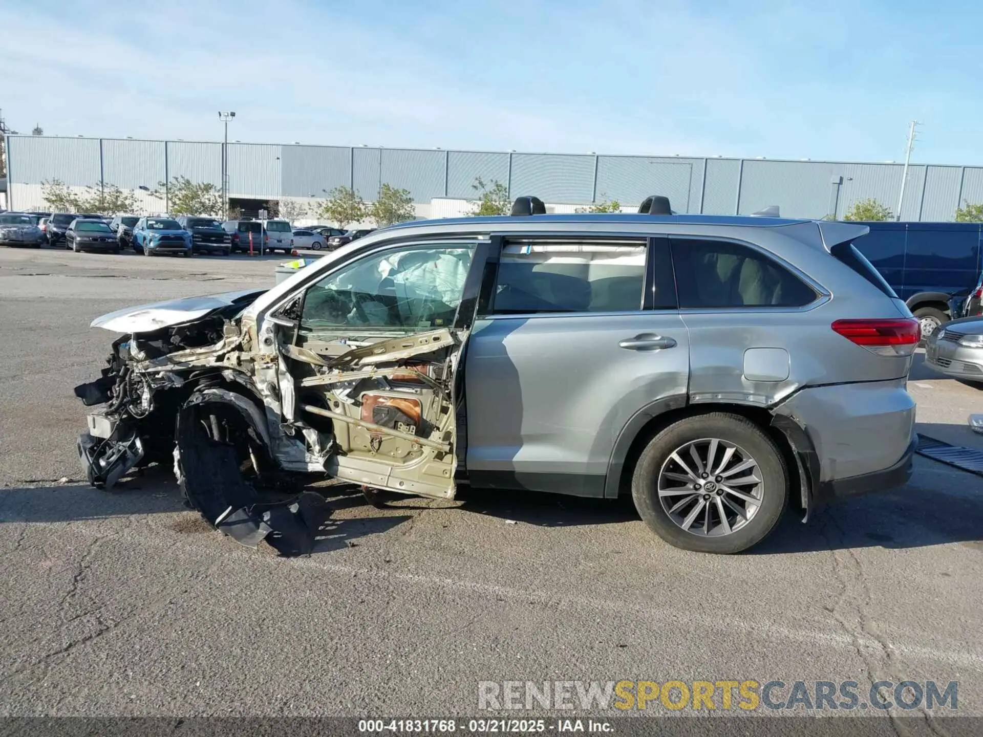 14 Photograph of a damaged car 5TDJGRFH8KS068239 TOYOTA HIGHLANDER HYBRID 2019