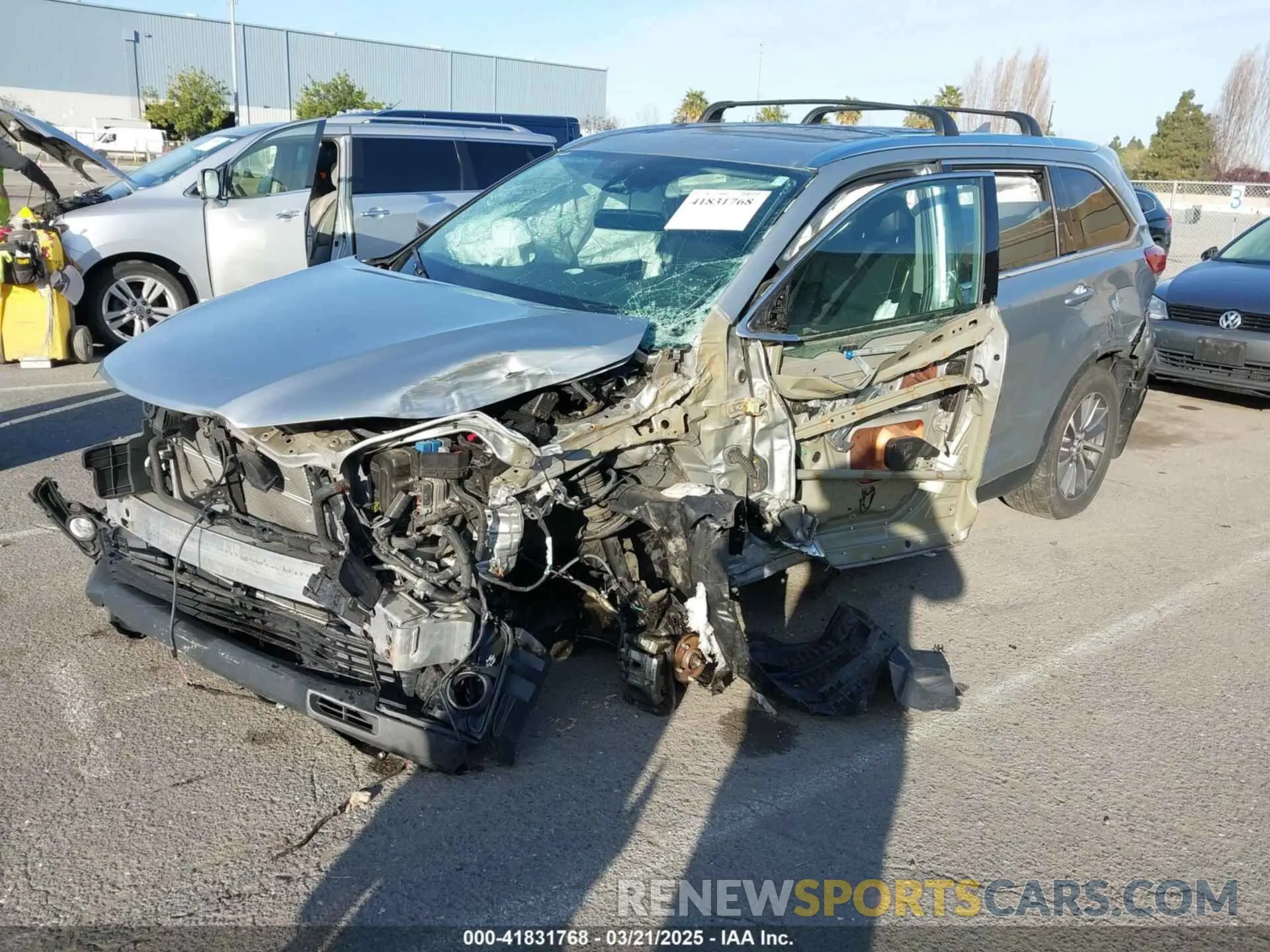 2 Photograph of a damaged car 5TDJGRFH8KS068239 TOYOTA HIGHLANDER HYBRID 2019